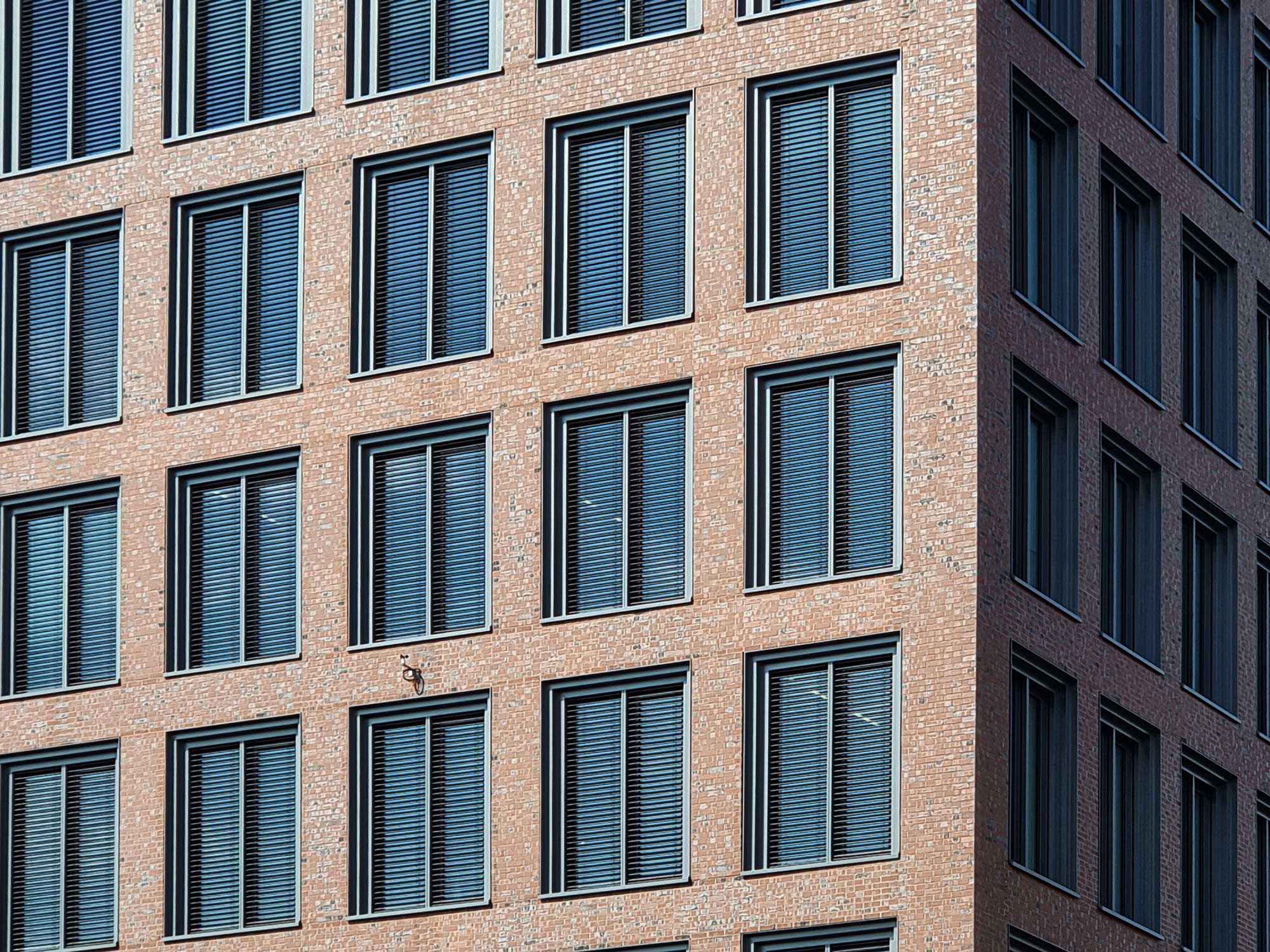 Fassade des DB Towers in Frankfurt/Main - Deutsche Bahn Tower Fenster
