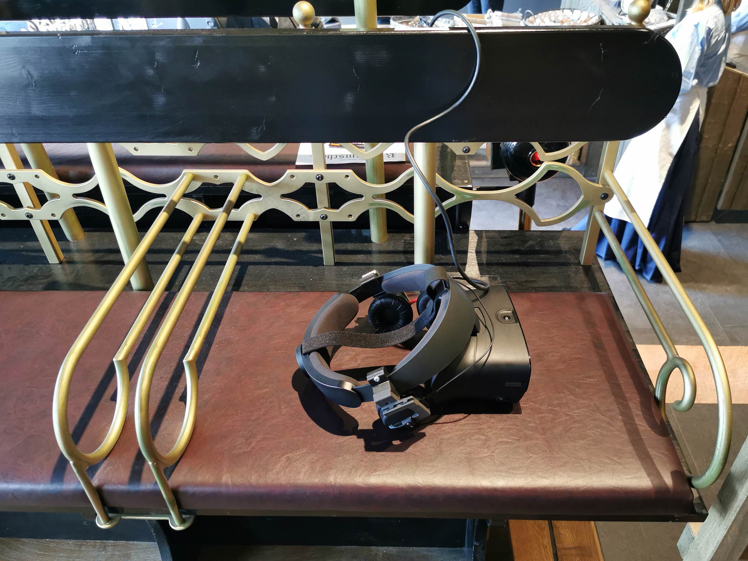 360 Grad Brille - Dank Virtual Reality taucht man bei TimeRide Frankfurt und längst vergangene Zeiten ein und besucht die Stadt vor 130 Jahren - Besuchertipp Frankfurt bei schlechtem Wetter