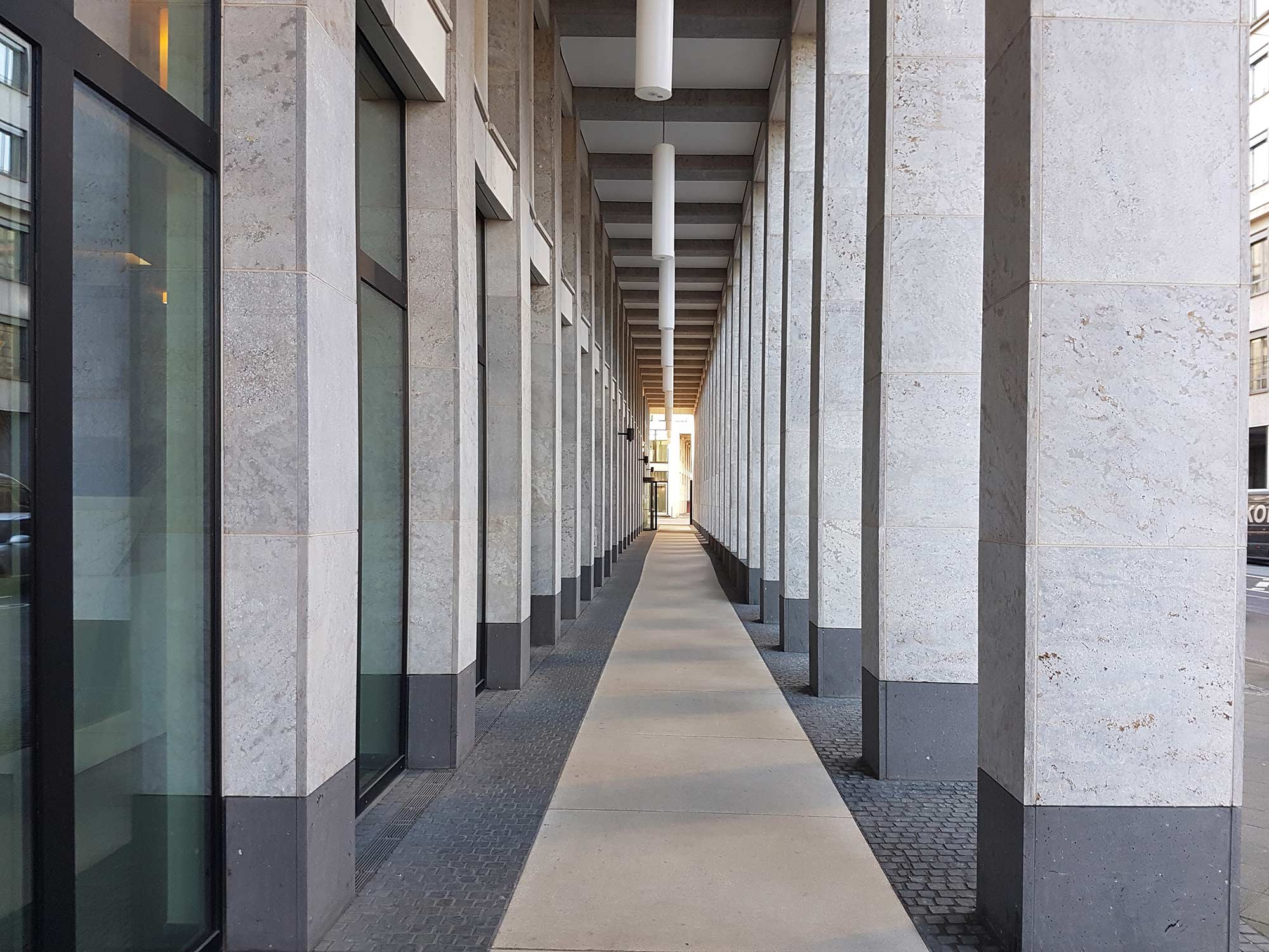 frankfurt-maintor-porta-hochhaus-arkaden-gang-ksp Frankfurt MainTor Porta Hochhaus - Arkadengang - KSP Jürgen Engel Architekten