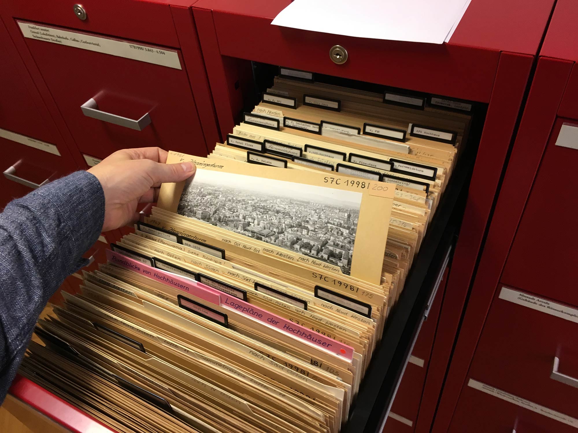 Frankfurt ISG - Institut für Stadtgeschichte - Recherche nach analogen Fotos im Stadtarchiv