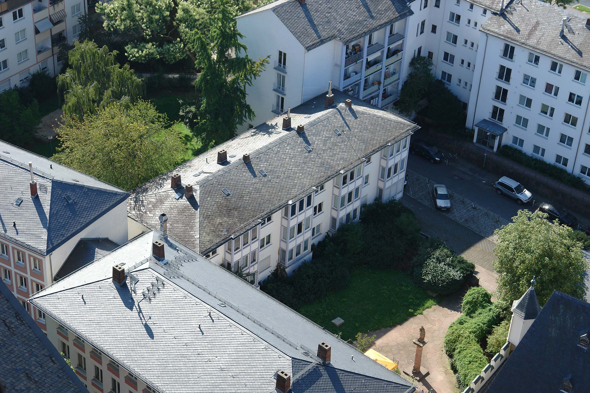 Schnell errichtete Bauten der 1950er und 1960er Jahre. Altstadt Frankfurt bedeutet nicht alte Gebäude.