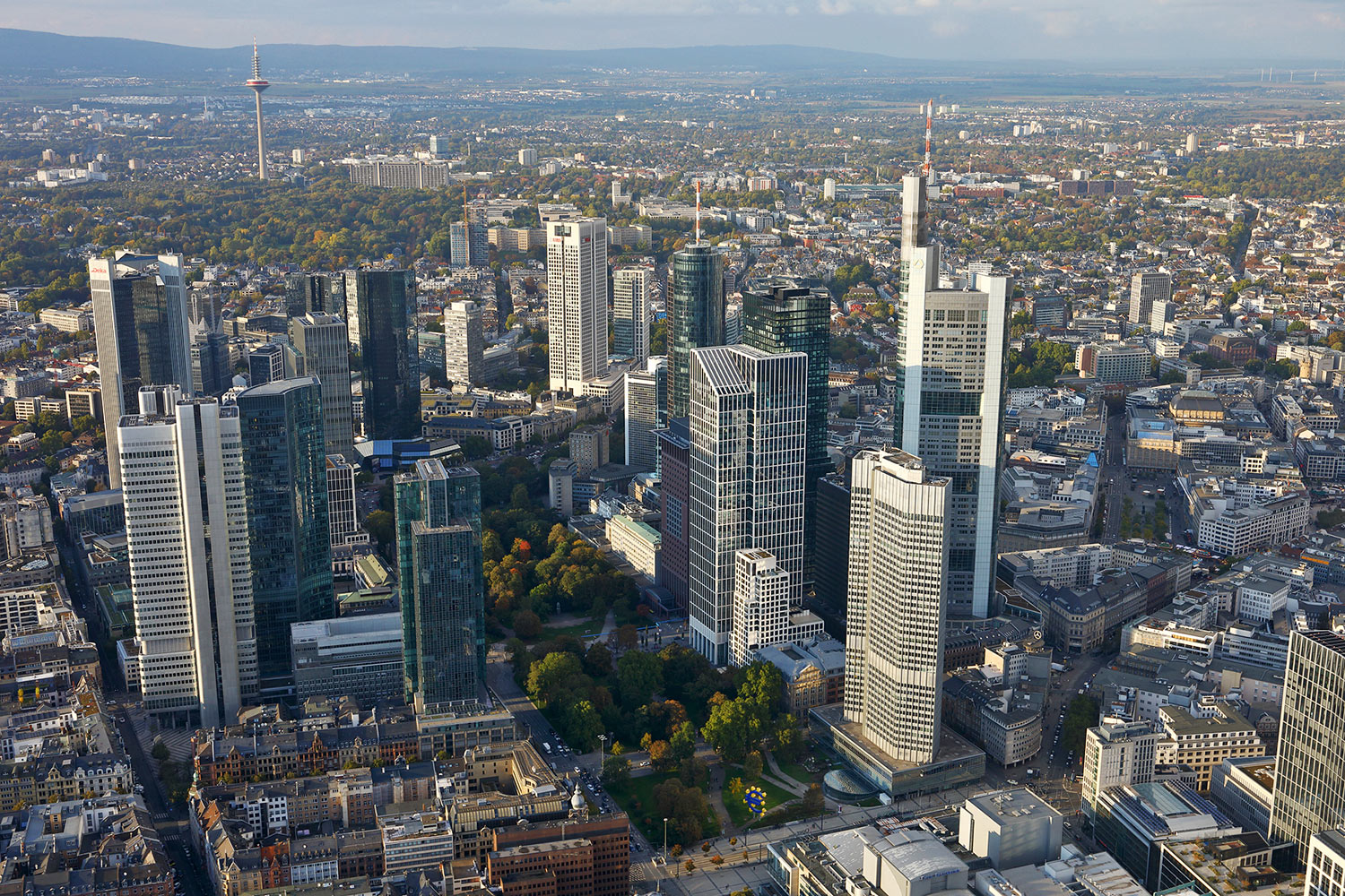 bankenviertel-frankfurt-luftbild-luftaufnahme - SKYLINE ATLAS