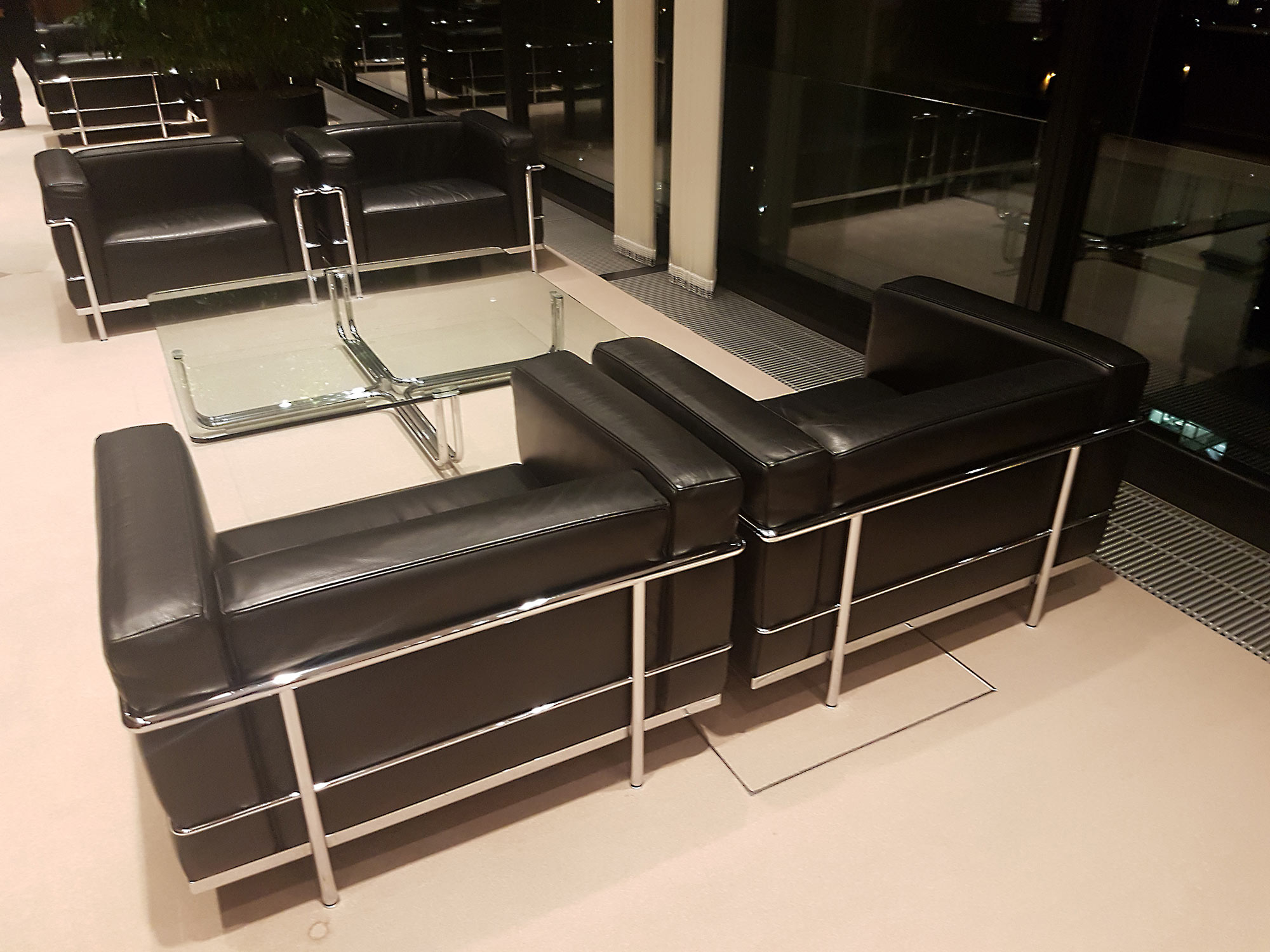 moebel-sitzgarnitur-frankfurt-bundesbank-hauptsitz