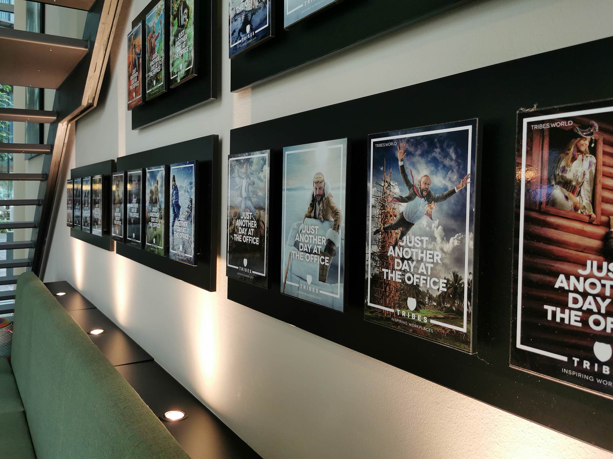 open-space-office-house-of-tribes Open Space Office, hier das "House of Tribes". Jedes Cover steht für einen anderen Tribes-Standort. Auf den Covern abgebildet ist jeweils Eduard Schaepman.