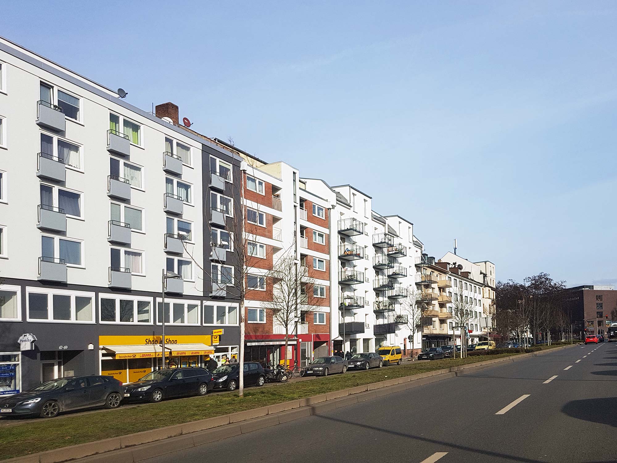 sonnemannstrasse-frankfurt-wohnhaeuser-gegenueber-ezb Sonnemannstraße Frankfurt - Direkt auf der gegenüberliegenden Straßenseite der EZB liegen diese alten Wohngebäude