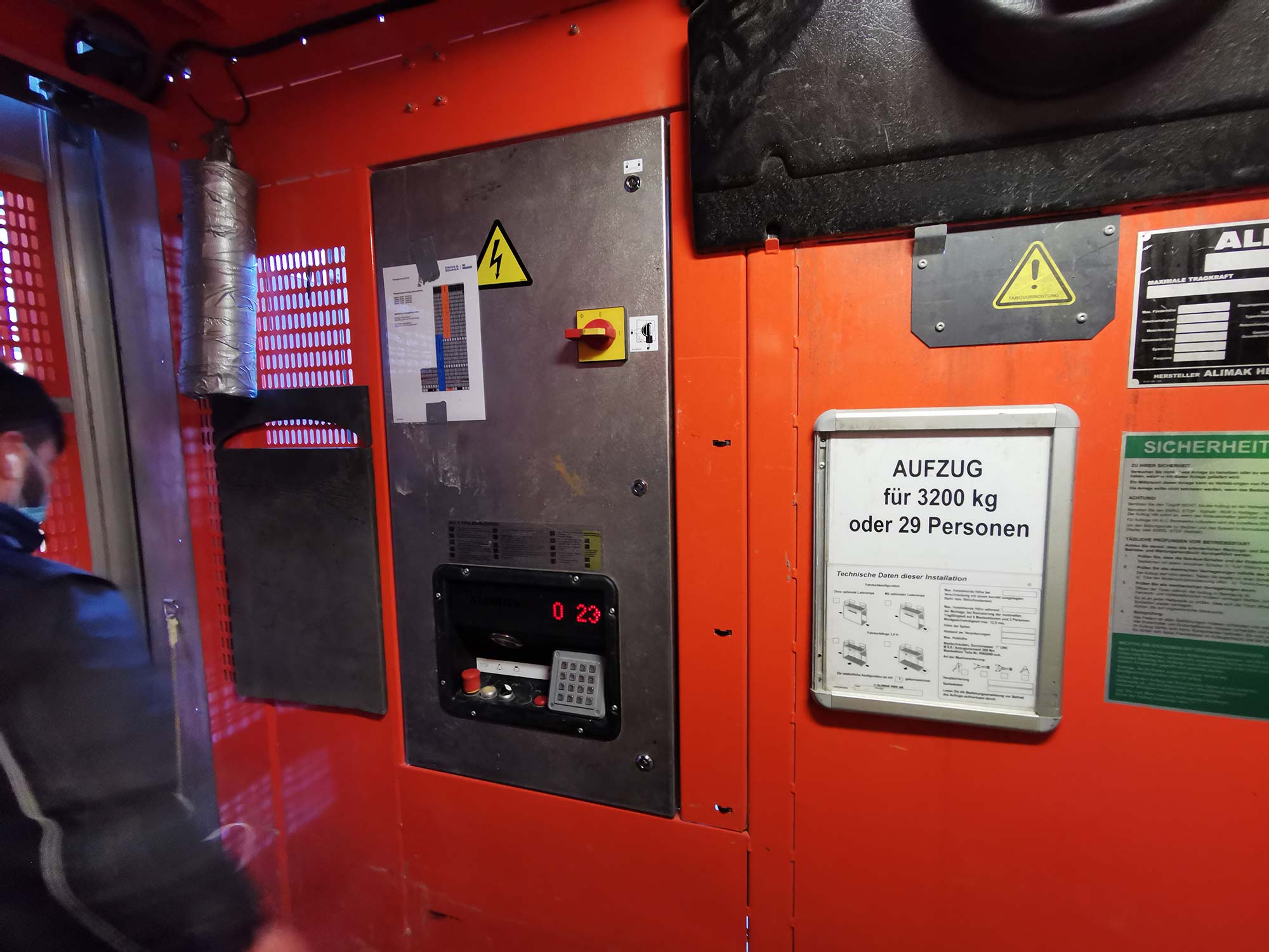 bauaufzug-hochhaus-alimak-hek-baustellenaufzug Bauaufzug Alimak Hek - Alimak Baustellen-Aufzug