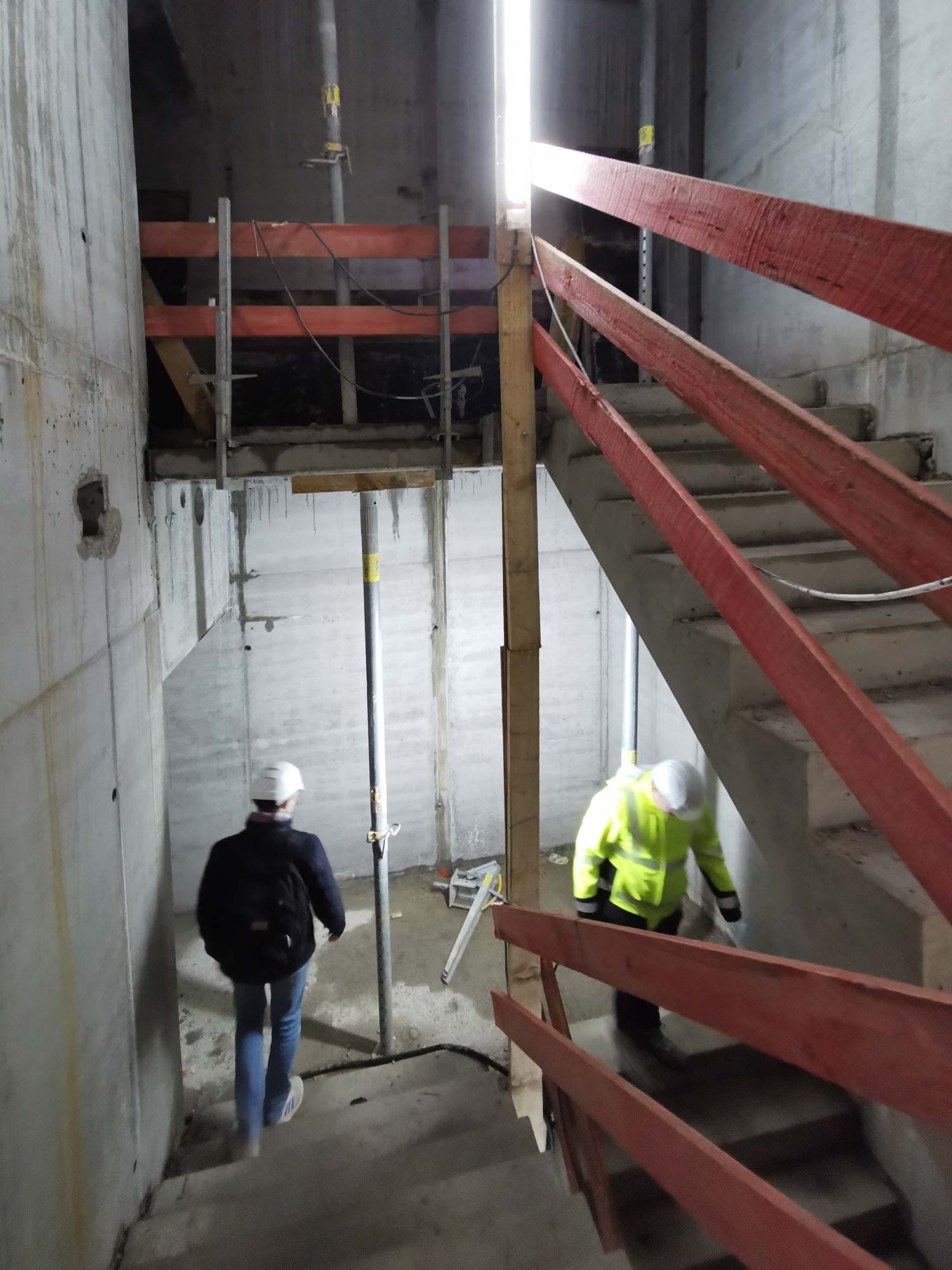 hochhaus-treppenhaus-rohbau Über das Rohbau-Treppenhaus ging es anschließend wieder hinab
