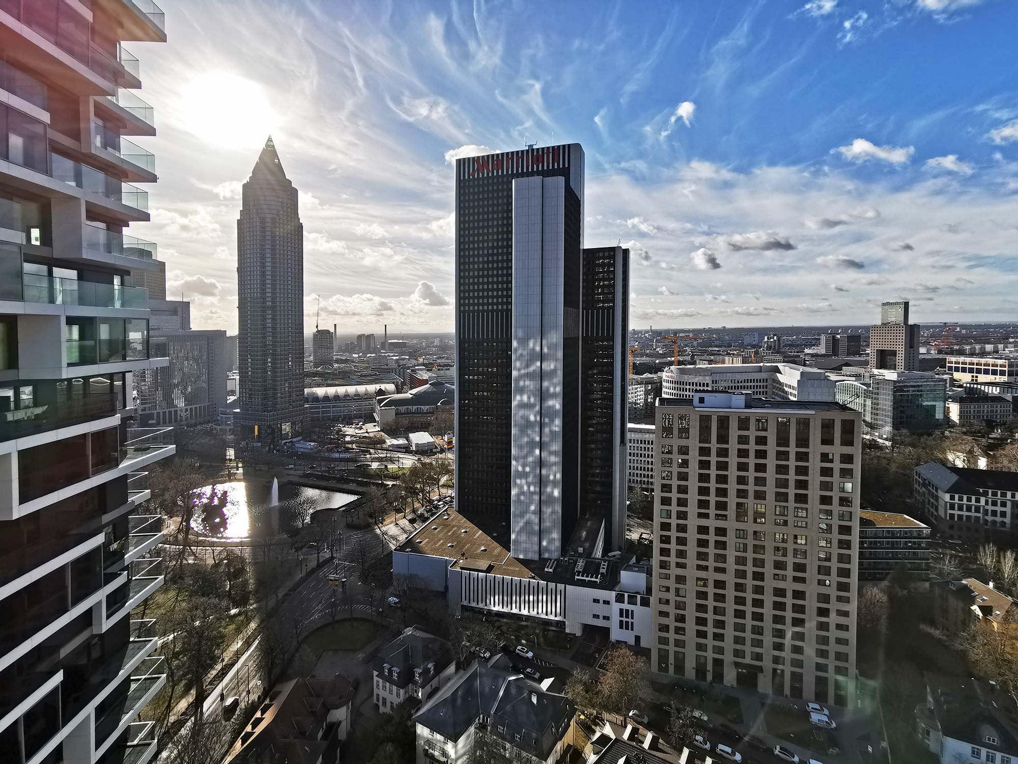 panorama-hochhaus-aussicht-neubau-bueroflaechen-zur-miete-2021 Panorama Frankfurt - Neue Büroflächen zur Miete mit Aussicht - Hochhaus 2021 Büros