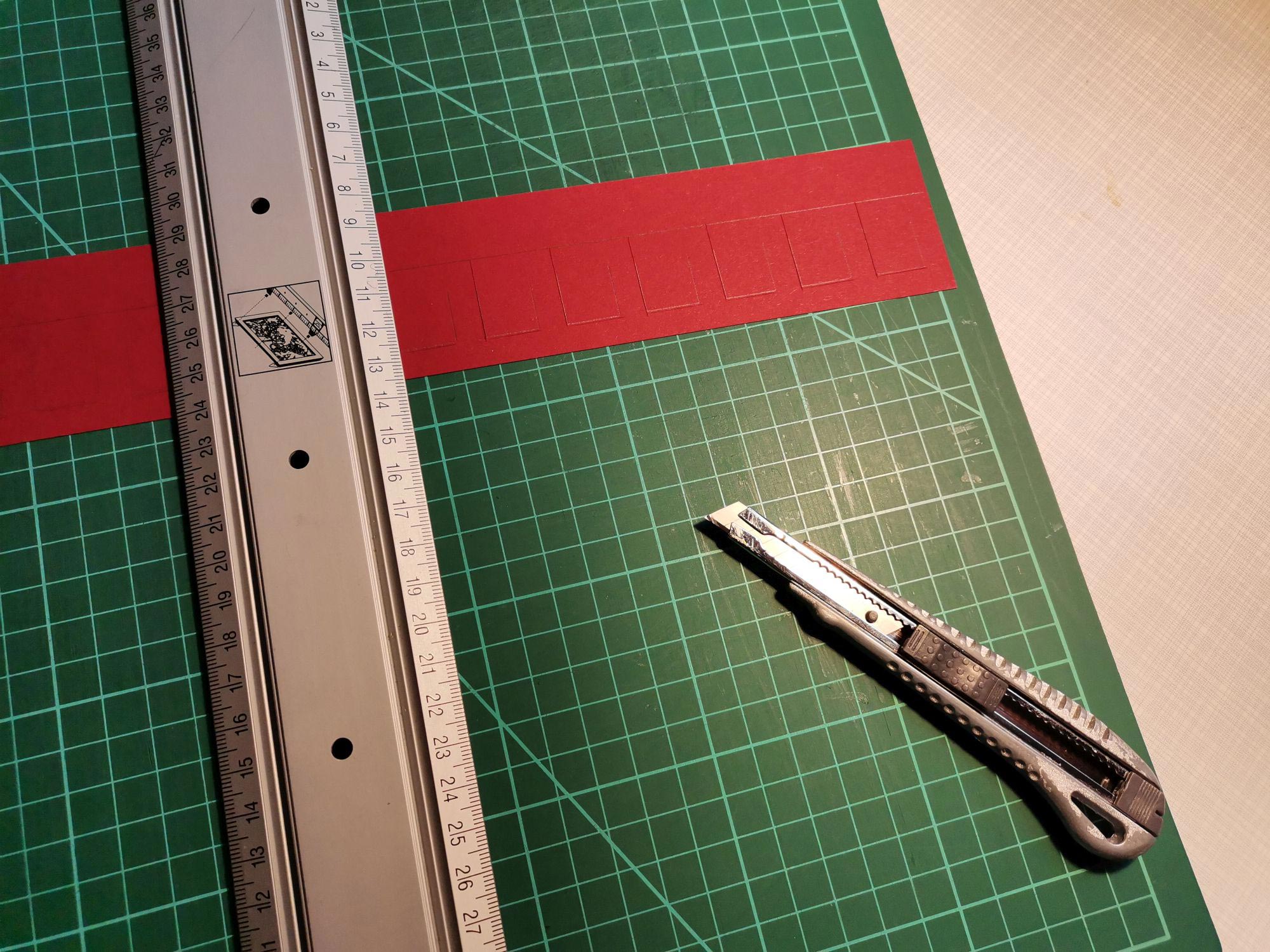 Hochhaus-Modell Messe-Turm Frankfurt wird gebastelt