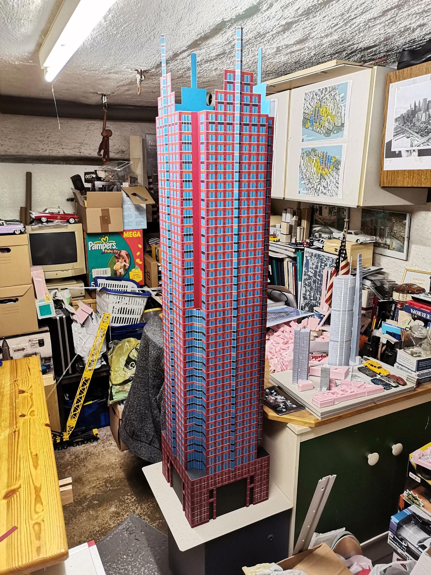 In der Werkstatt wird der MesseTurm zusammengebaut - Konstruktion Hochhaus