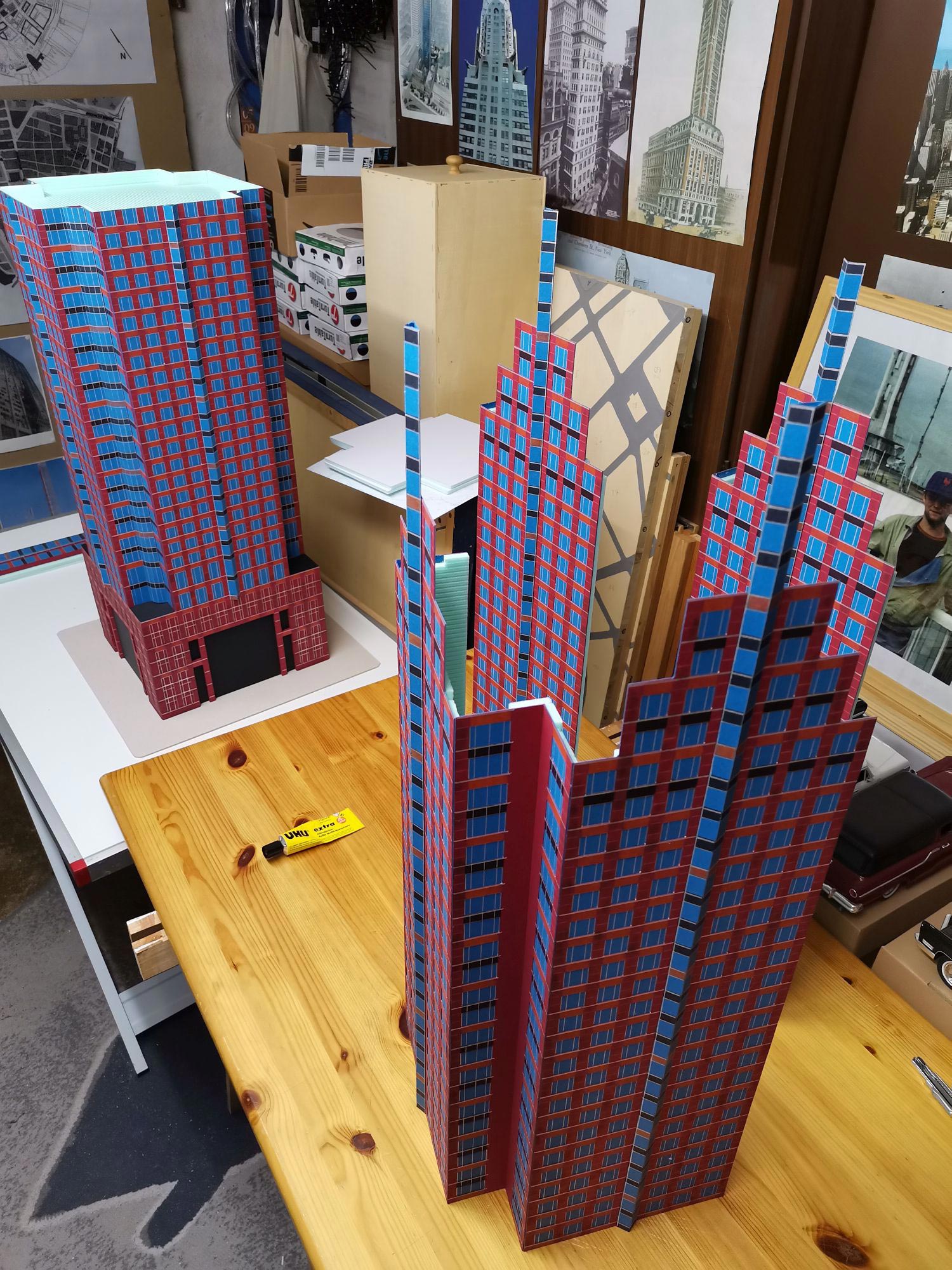 MesseTurm Frankfurt wird zusammen gebaut