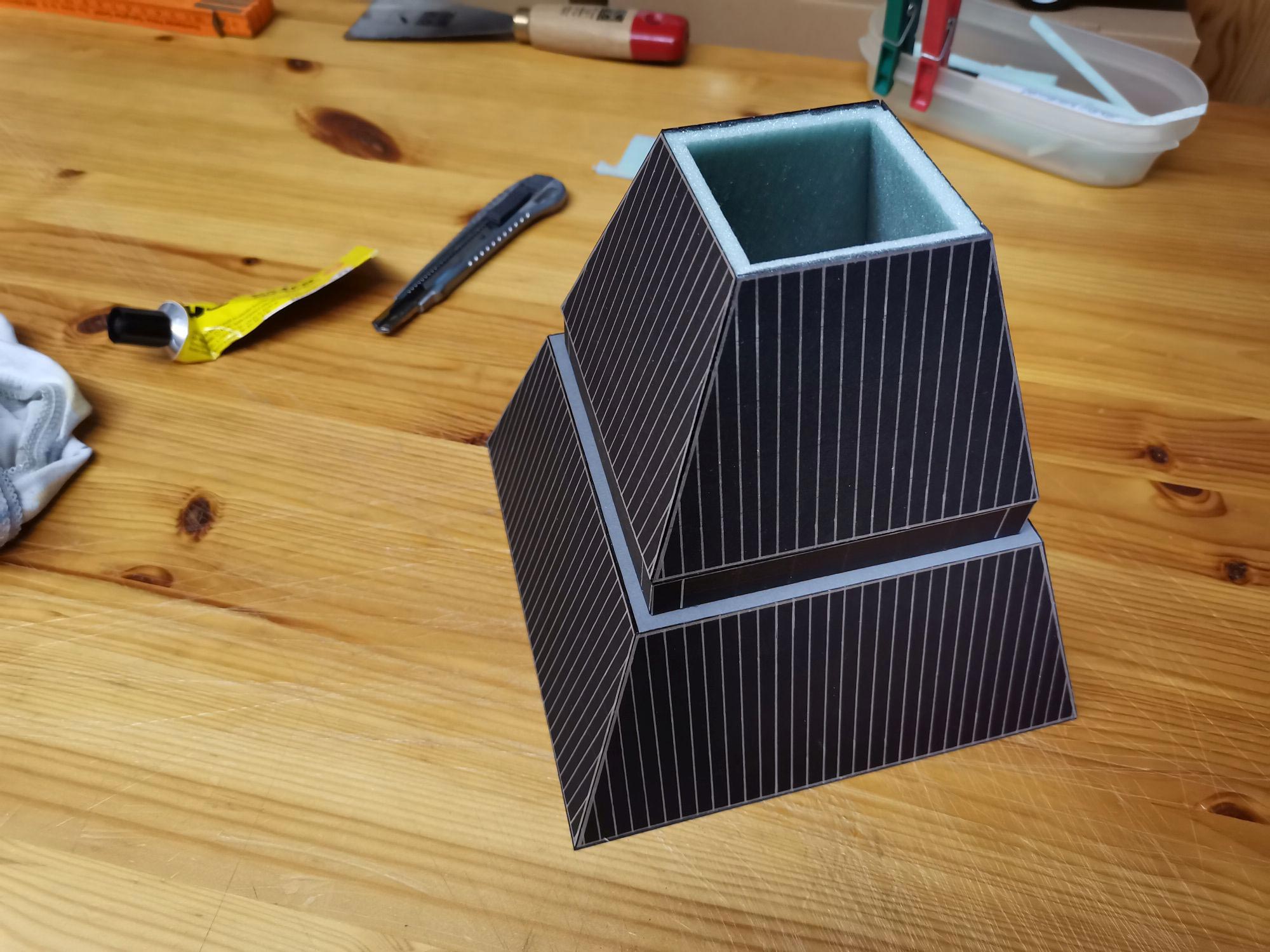 Messeturm Pyramide wird gebastelt - Messeturm Frankfurt