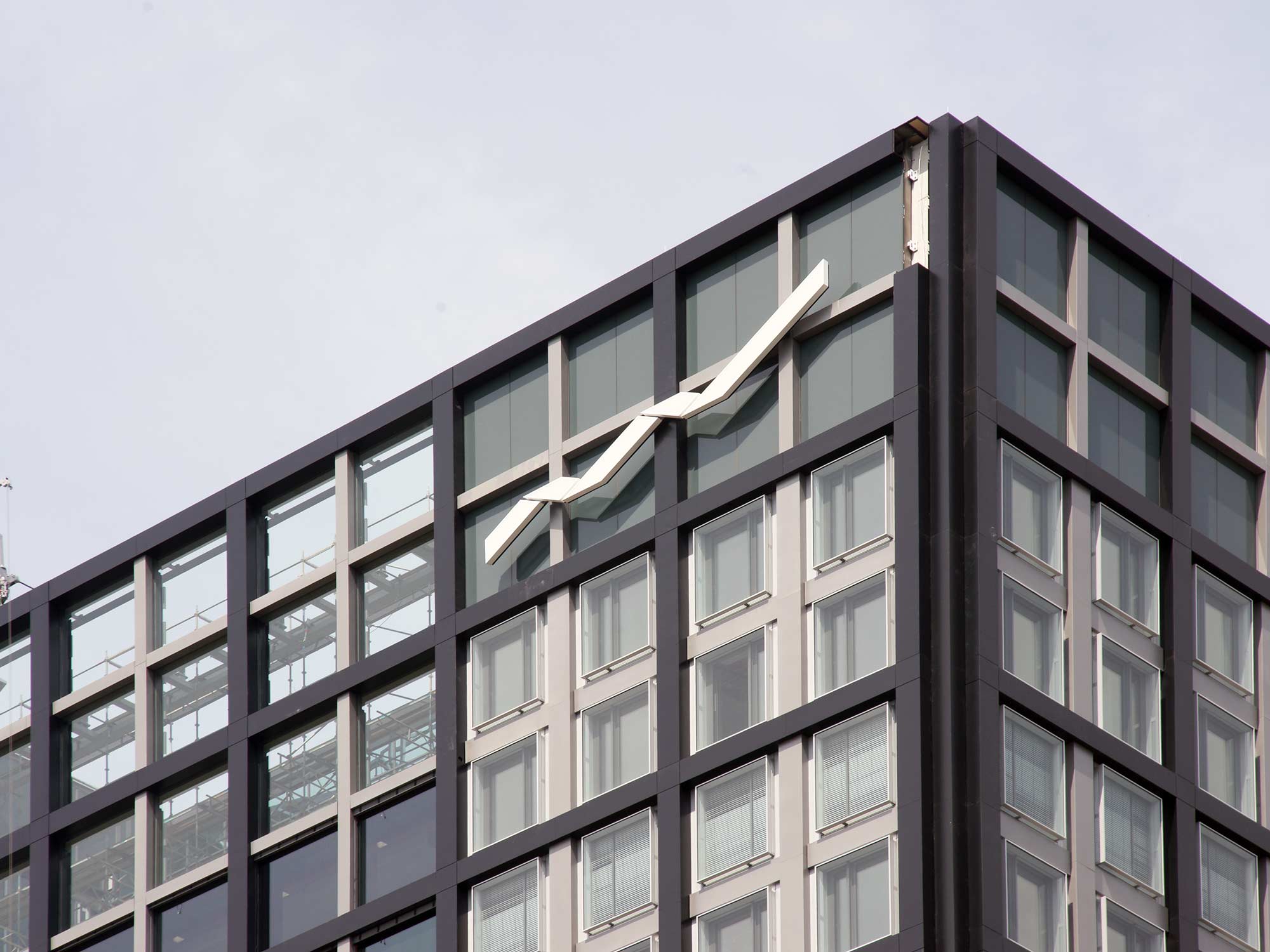 Deutsche Börse Logo - Bürogebäude Eschborn Gruppe Deutsche Börse - Unternehmenssitz