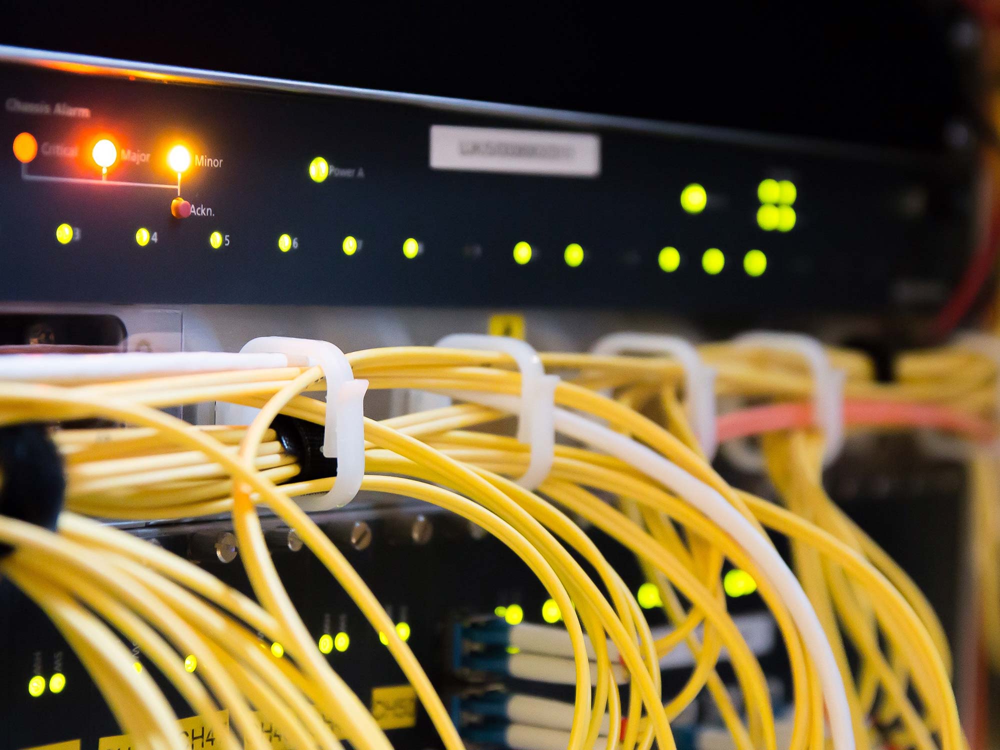 cloud-server-gebaeude-technik-cat-6 Cloud Server im Gebäude - CAT.6 Kabel