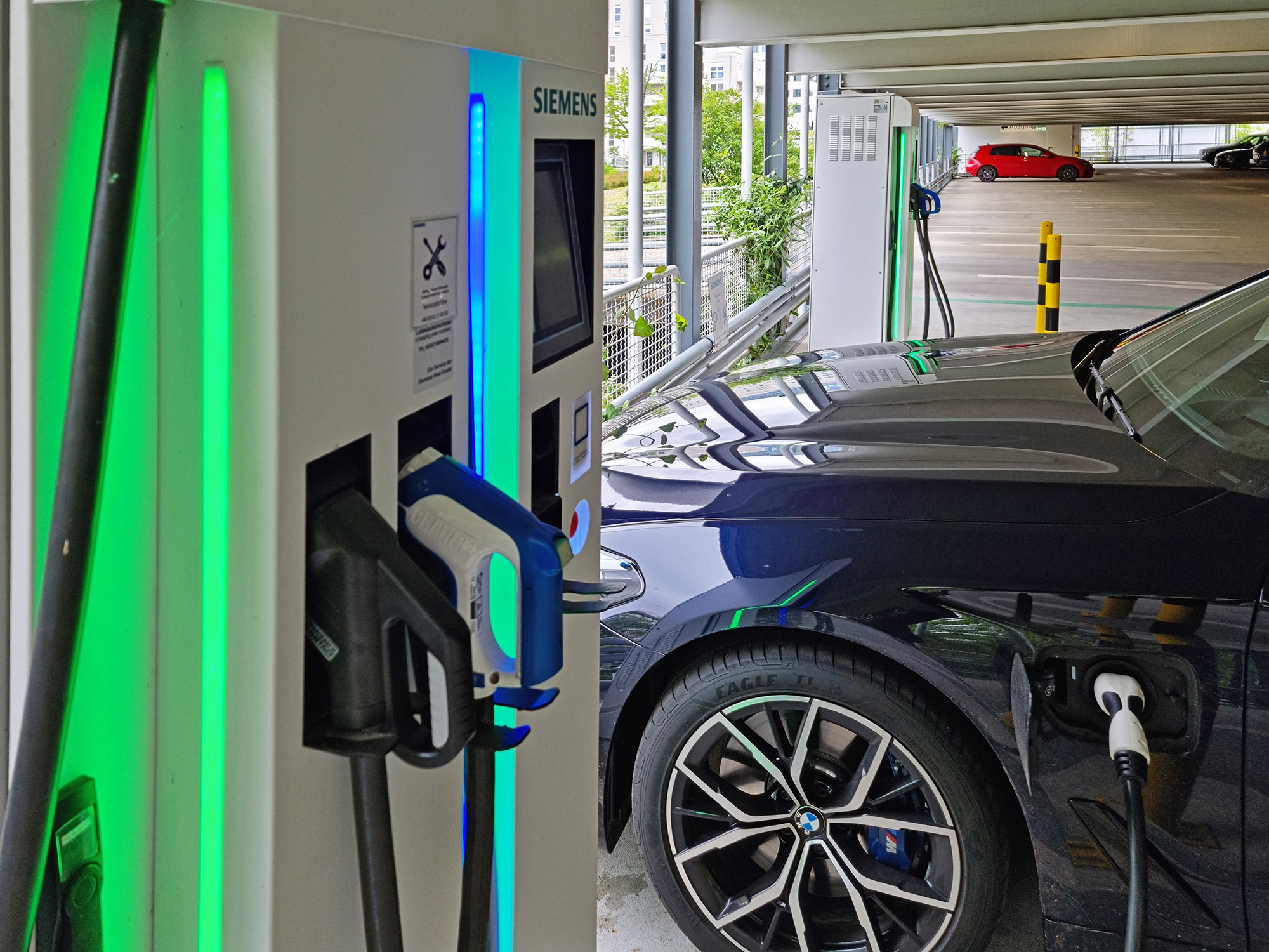 elektroauto-ladesaeule-eautos-siemens-infrastruktur-strom-tankstelle-inhouse Elektroauto Ladesäule von Siemens - eAuto Ladesäule - Siemens Infrastruktur - Strom-Tankstelle Inhouse