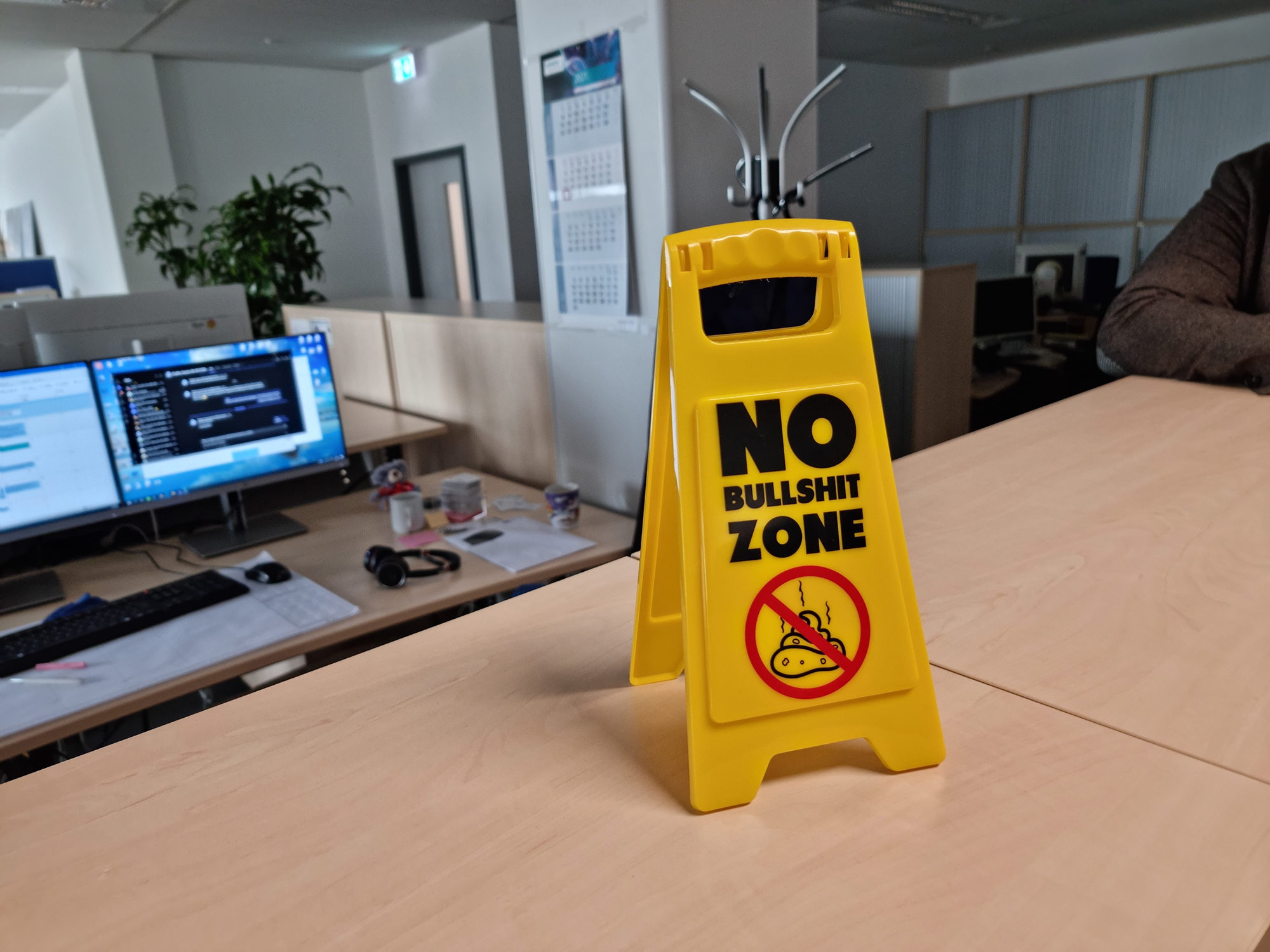 konzern-siemens-frankfurt-schild-flexibilitaet-no-bullshit-zone Siemens Konzern - Schild: No Bullshit Zone - Millennials in Konzernen - Frankfurt Siemens