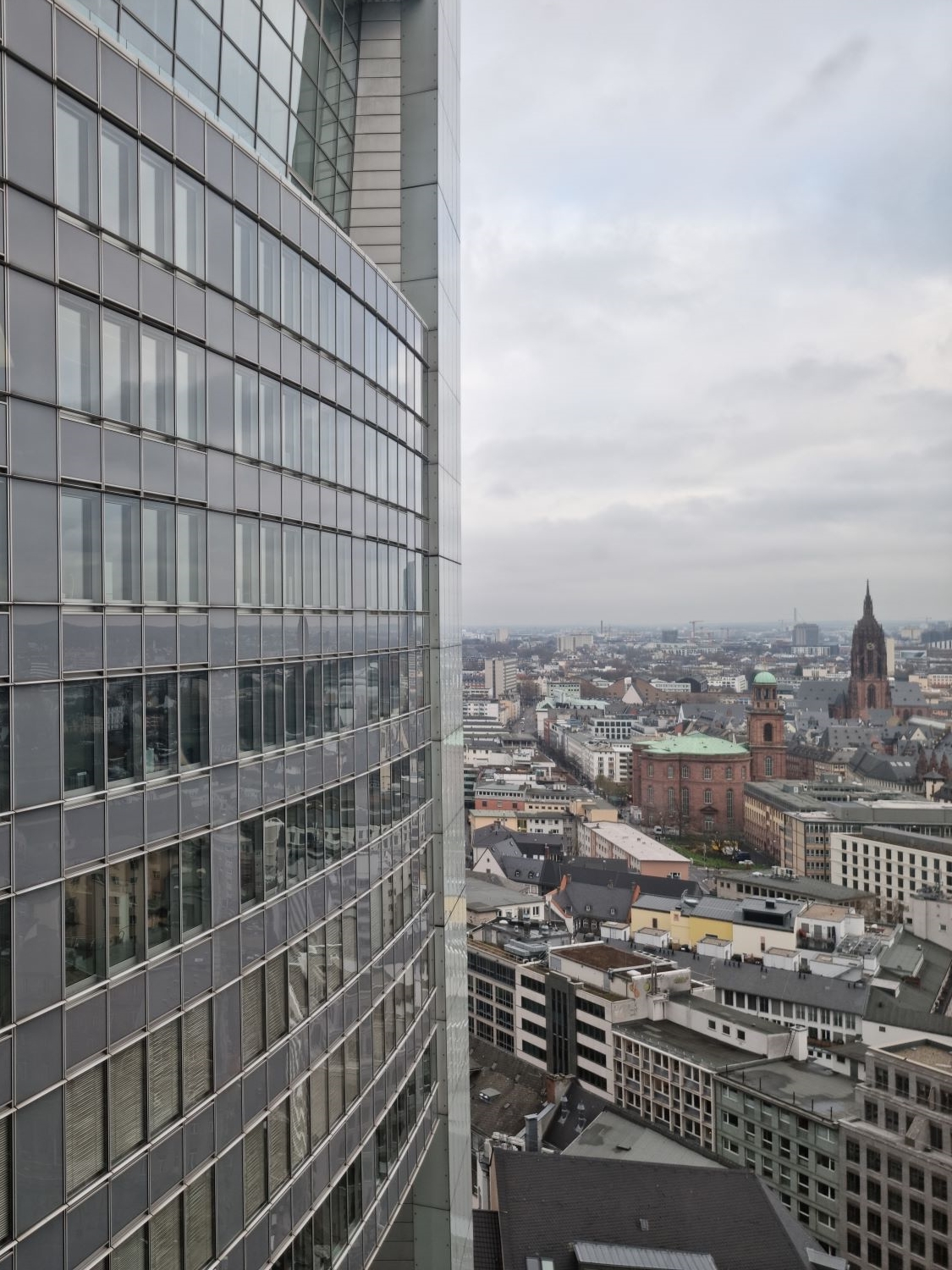 global-tower-fuehrung-dezember-2021-Showroom-blick-innenstadt