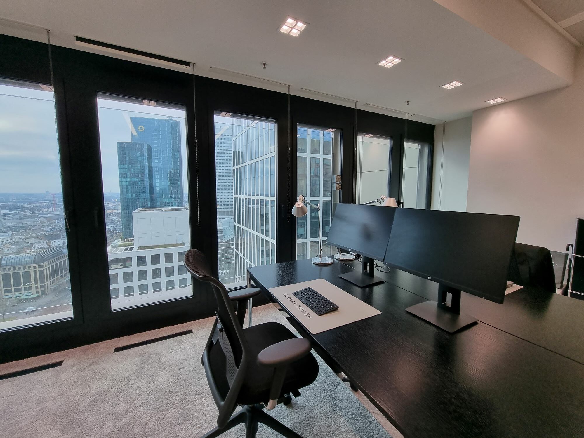 global-tower-fuehrung-dezember-2021-Showroom