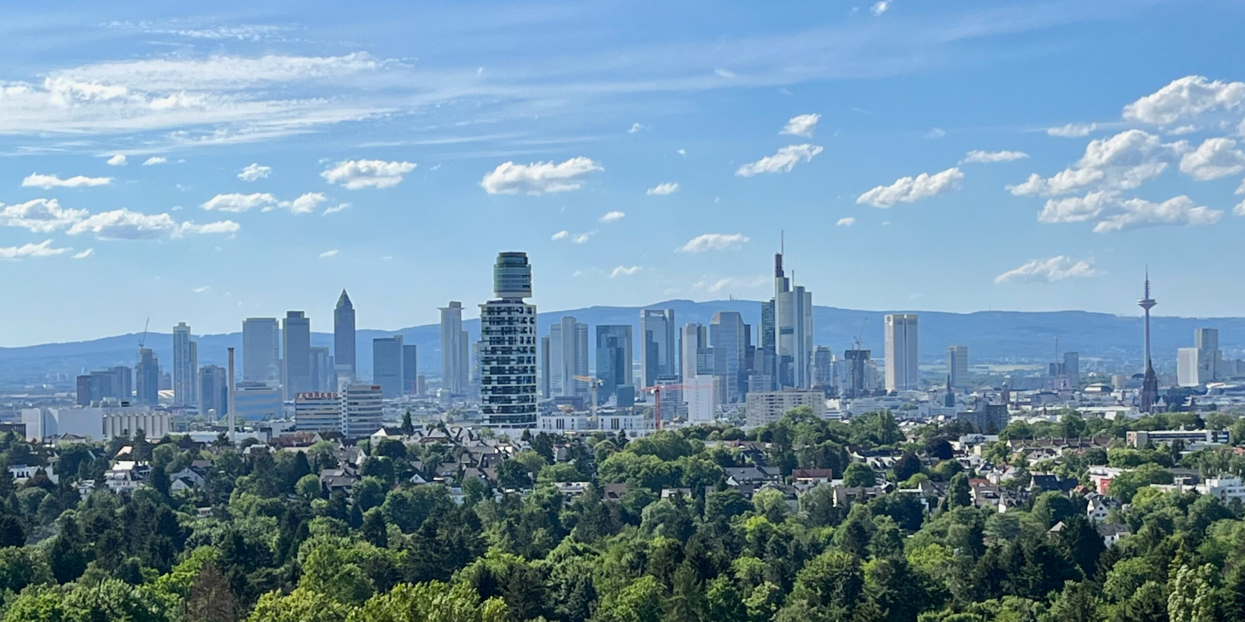 goetheturm-skyline-blick-frankfurt-sachsenhausen-2022
