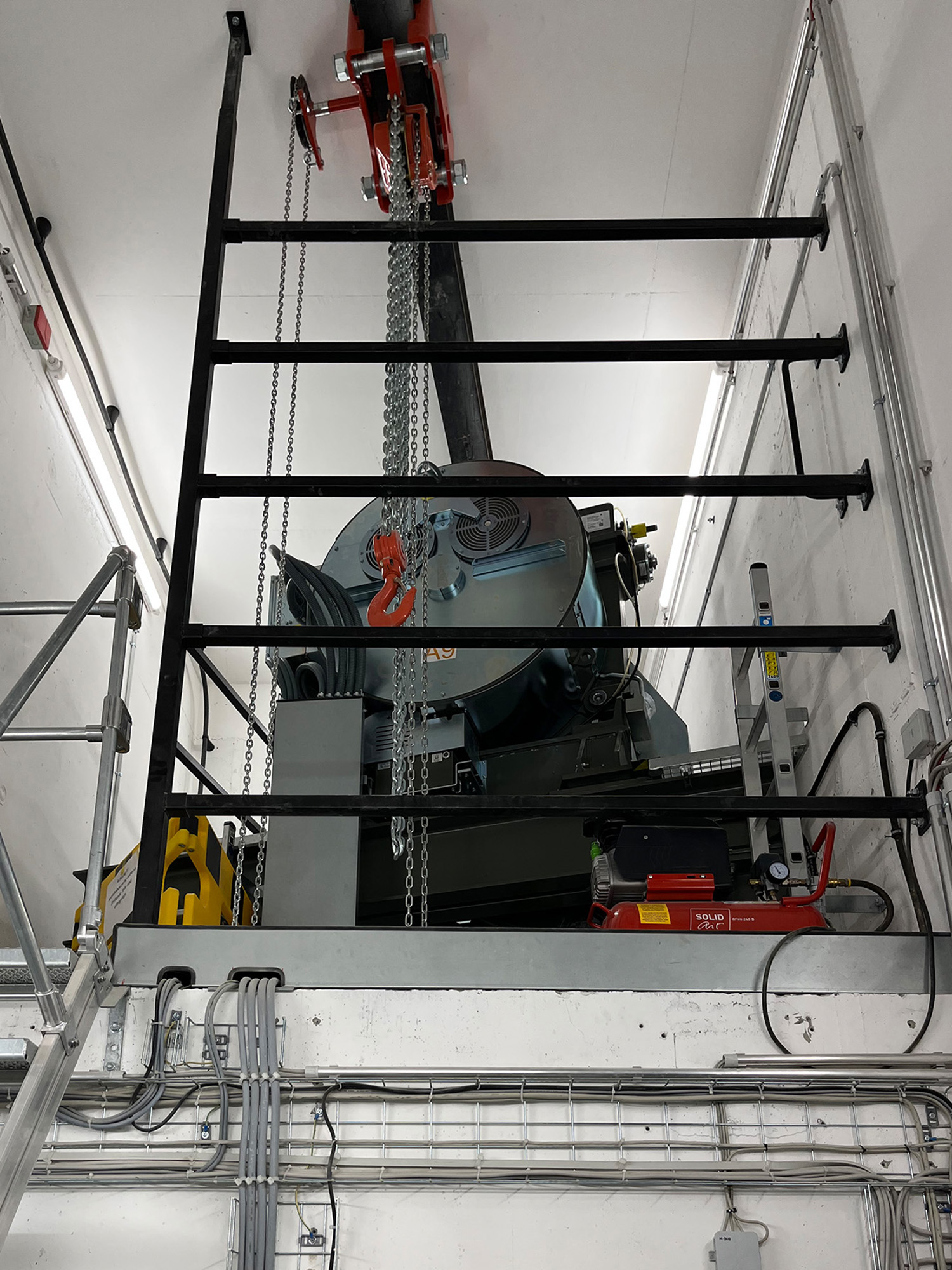 Omniturm-Technikraum-Lastenaufzug-Obergeschoss