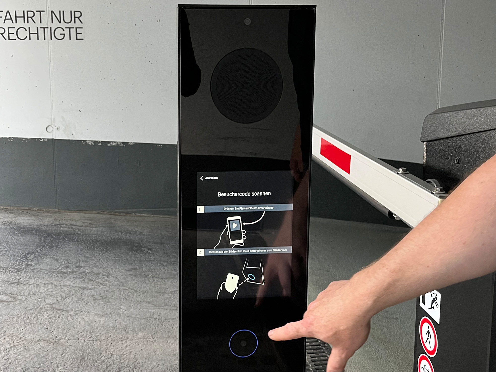 Omniturm-Tiefgarage-Terminal-Bedienung Omniturm-Tiefgarage-Terminal-Bedienung