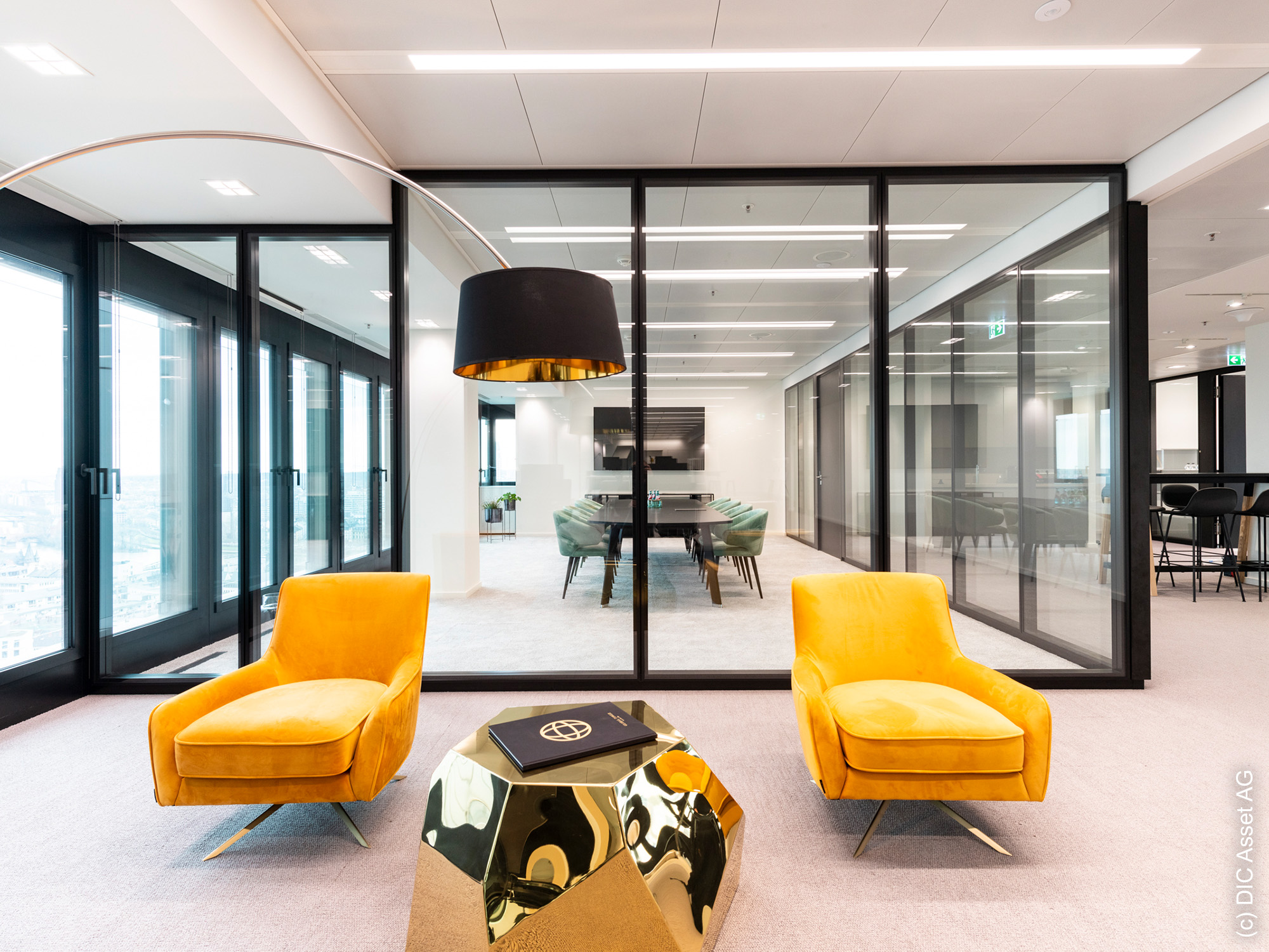 global-tower-frankfurt-showroom-innendesign-dic-asset-ag-skyline-frankfurt-büro