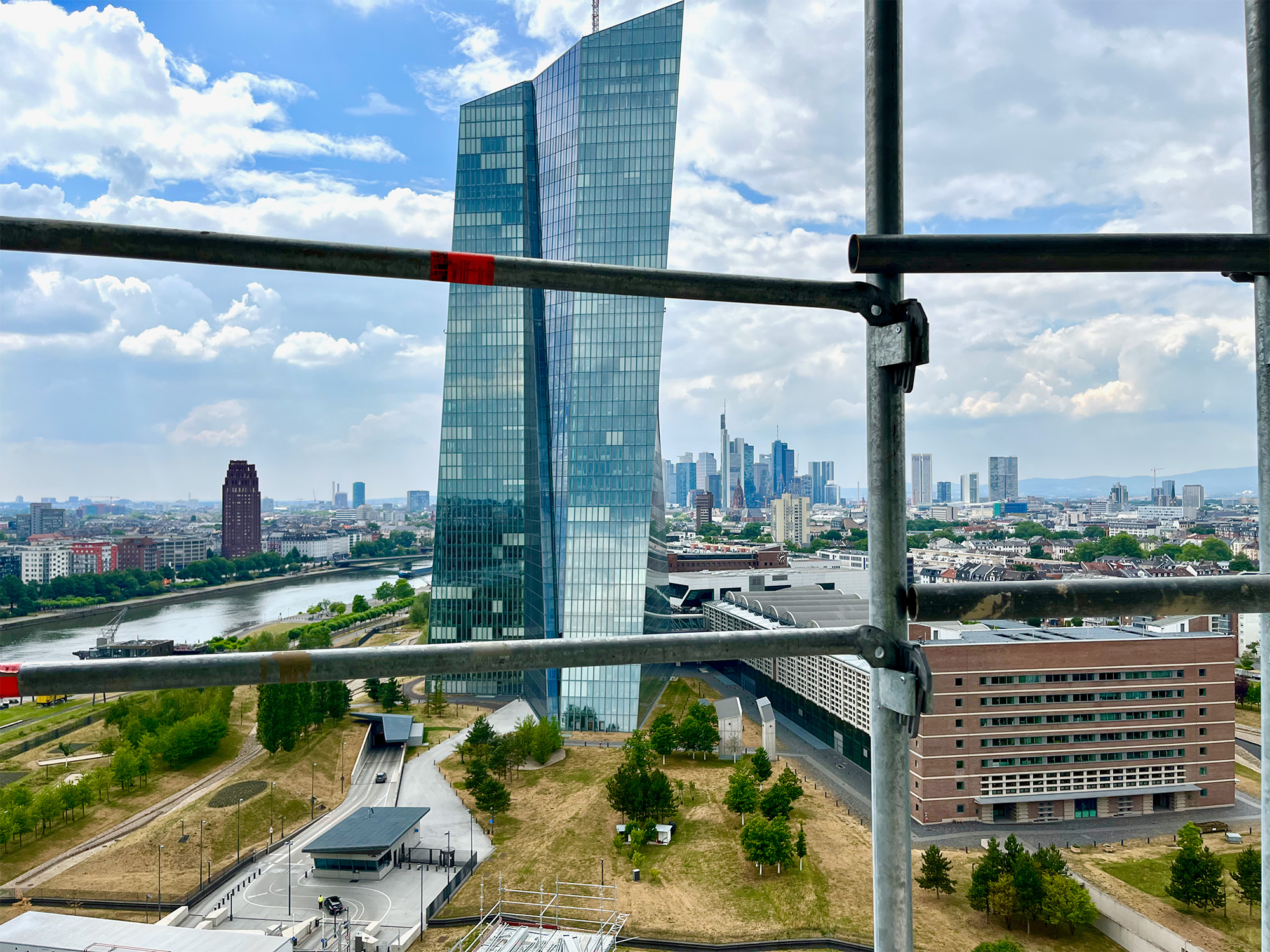 hpq-living-penthouse-baustelle-2022 Hafenpark-quartier-frankfurt-ostend-wohnhochhaus-penthouse-baustelle-2022