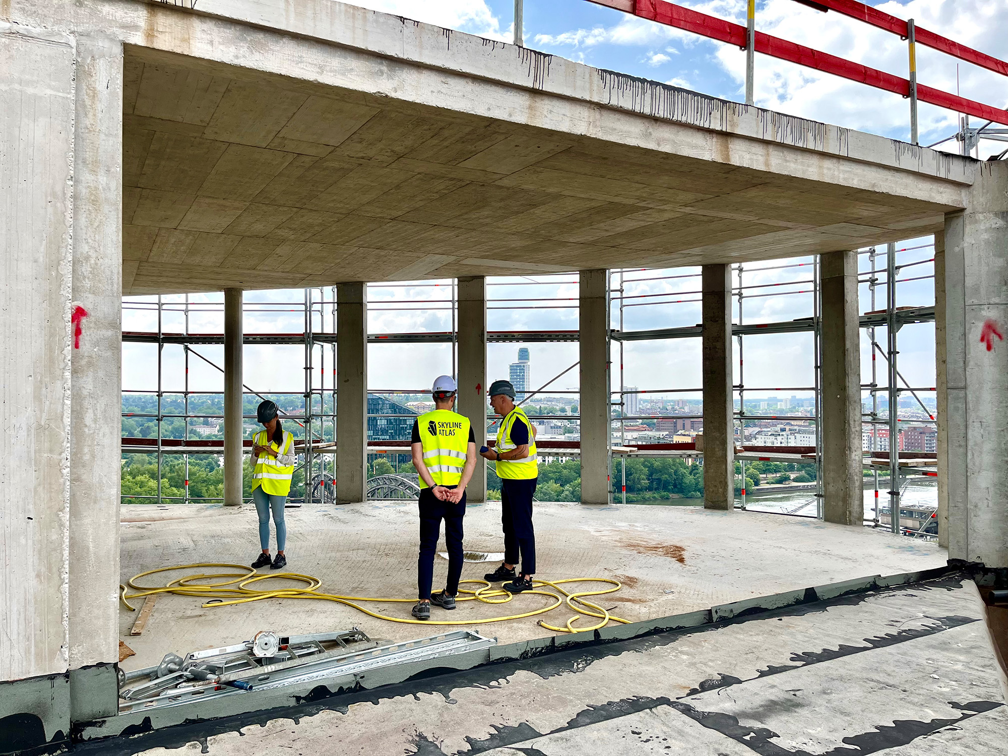 hpq-living-penzhouse-baustelle-2022 Hafenpark-quartier-frankfurt-wohnhochhaus-baustelle-2022