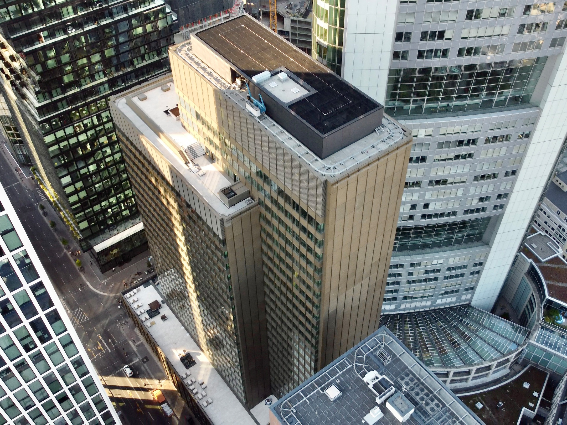 global-tower-dachterrasse-2022 global-tower-dachterrasse-bankenviertel-frankfurt-skyline