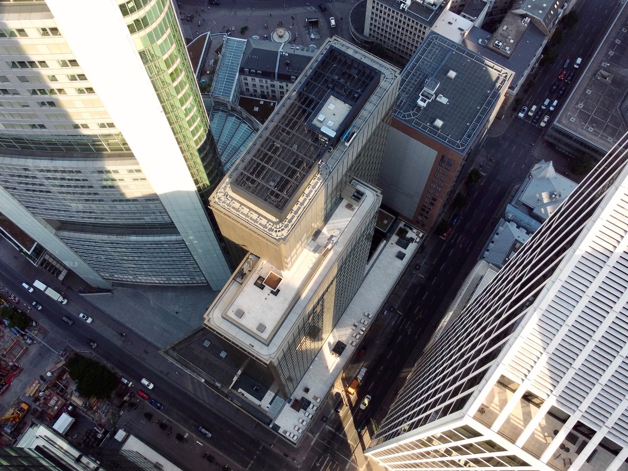 global-tower-frankfurt-bankenviertel-google-dic-asset-skyline