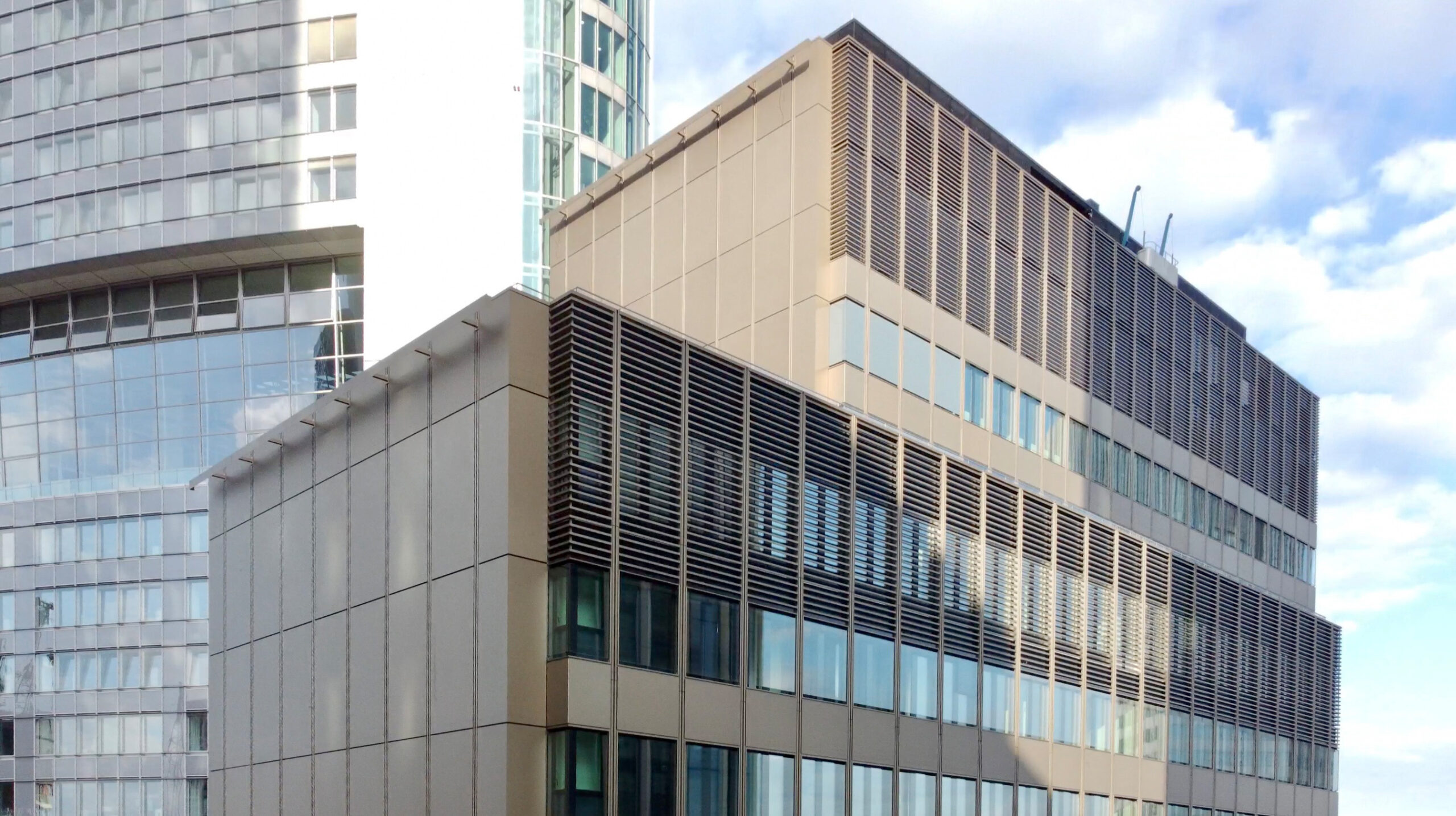global-tower-frankfurt-google-dachterrasse-dic-asset-ag-skyline