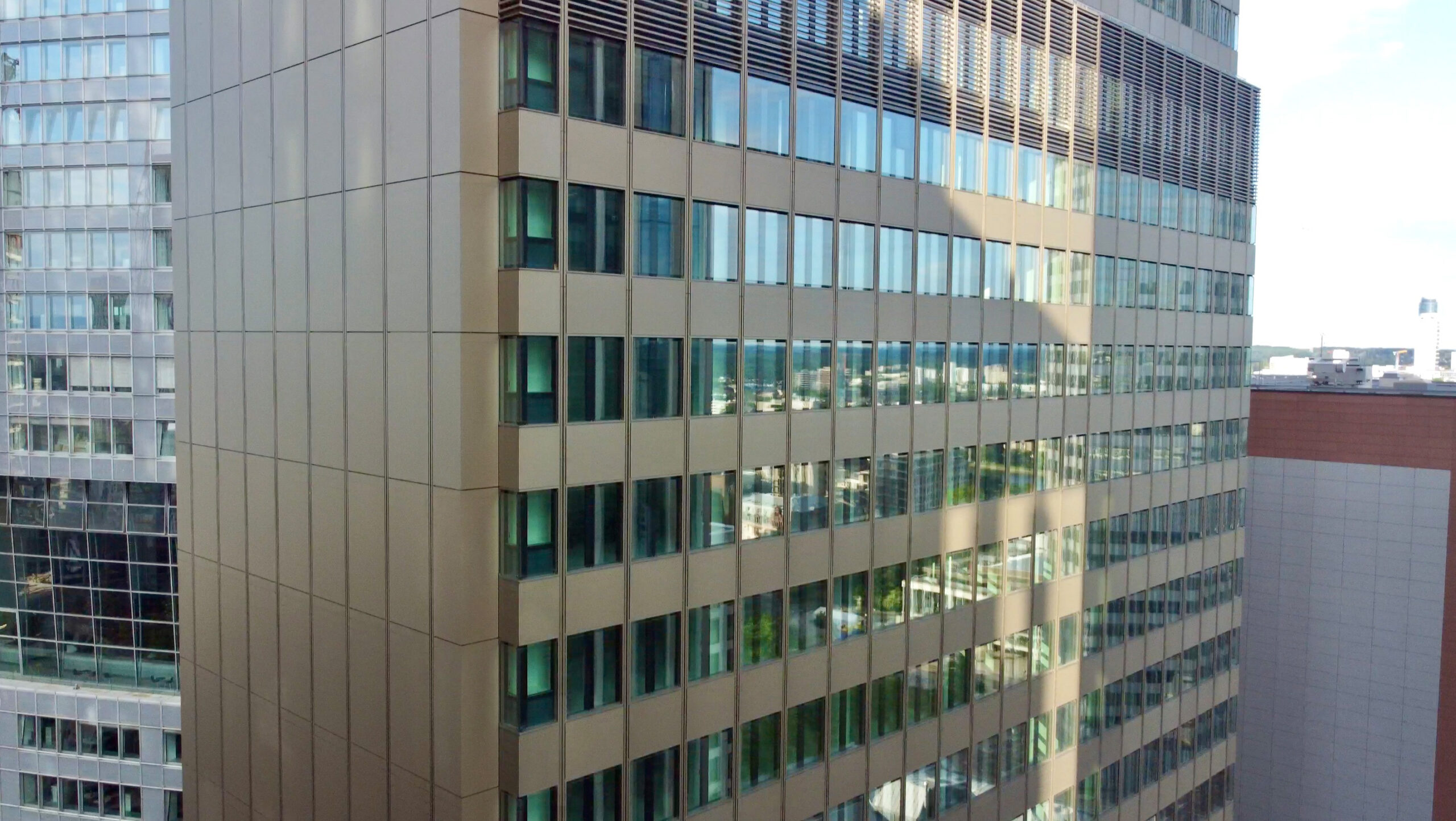 global-tower-frankfurt-bankenviertel-skyline-dic-asset-ag