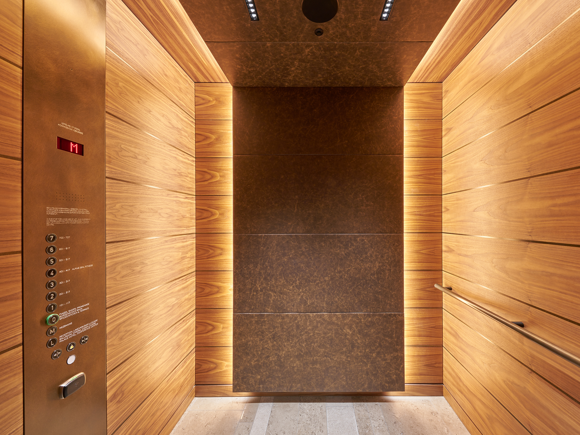 Schindler - Aufzug - Holz - Hotel Schindler - Aufzug - Holz - Hotel