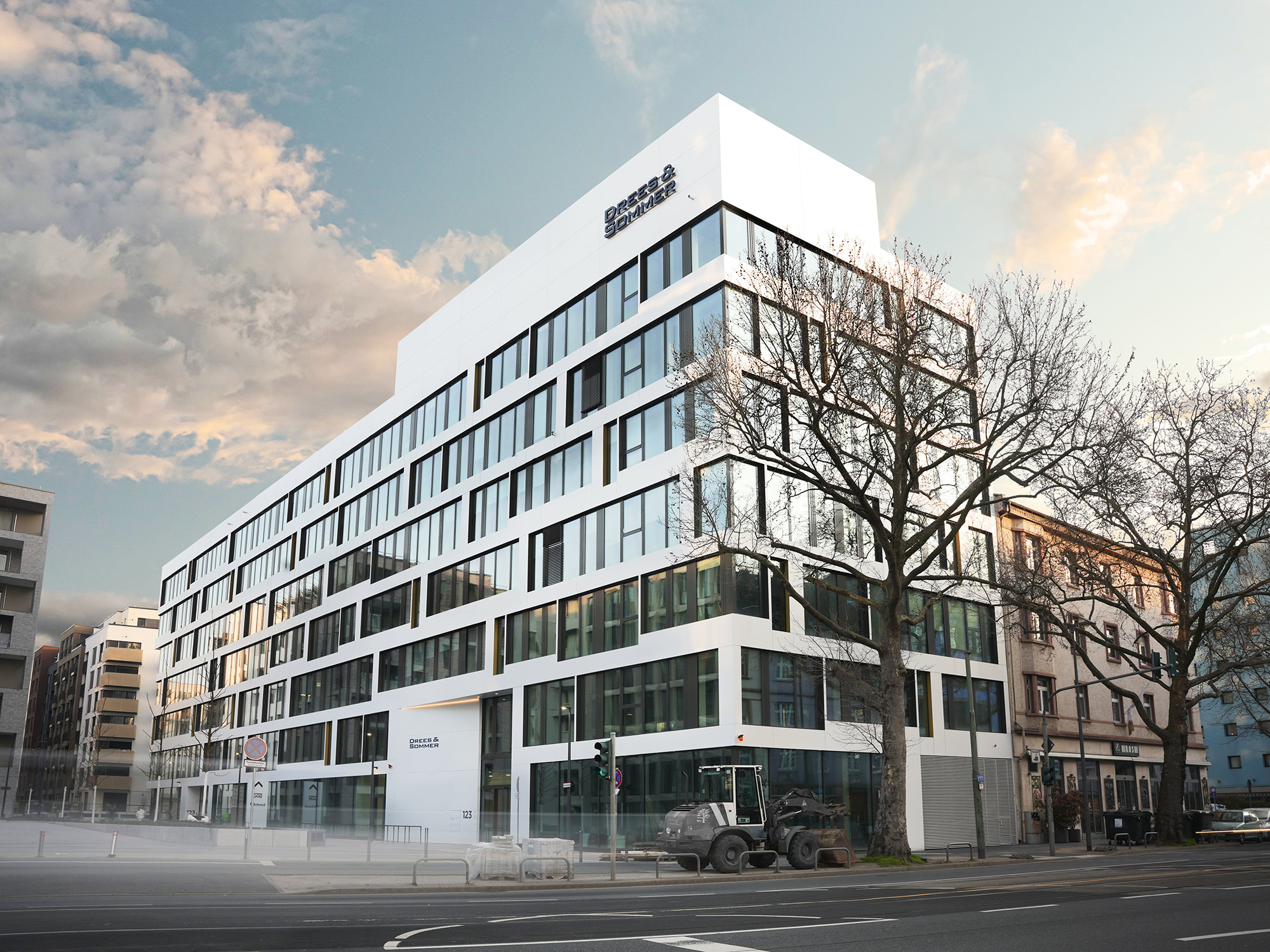 drees-und-sommer-frankfurt-neubau drees - und-sommer - frankfurt - skyline - hochhaus - baubranche