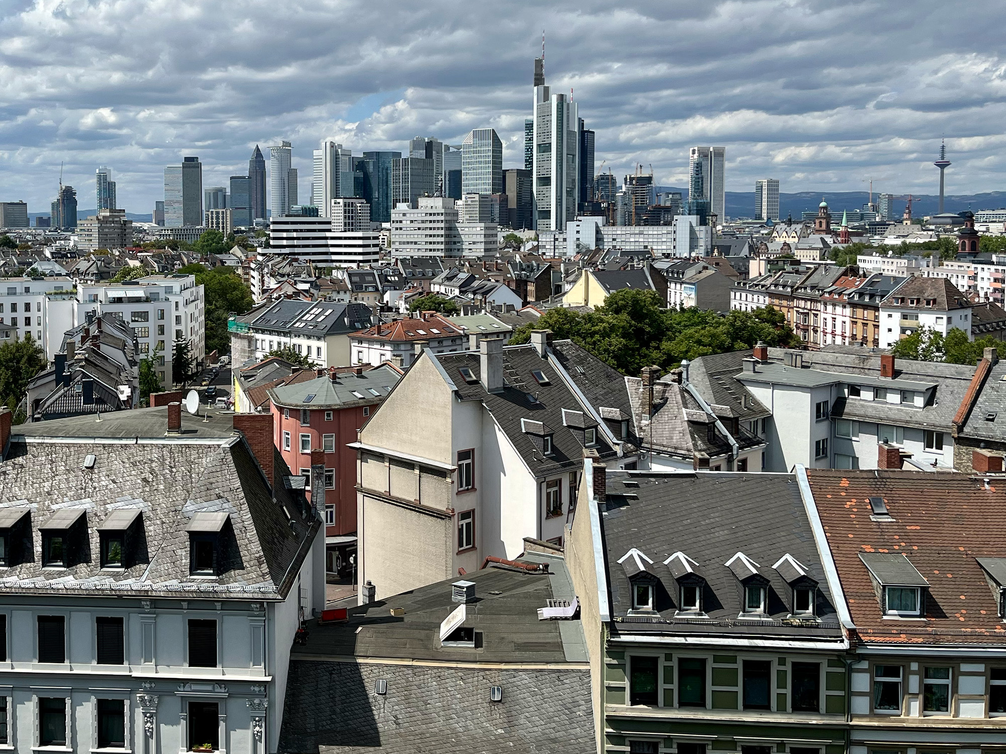frankfurt - skyline - wohnraum - yannick - schwander - quartiere