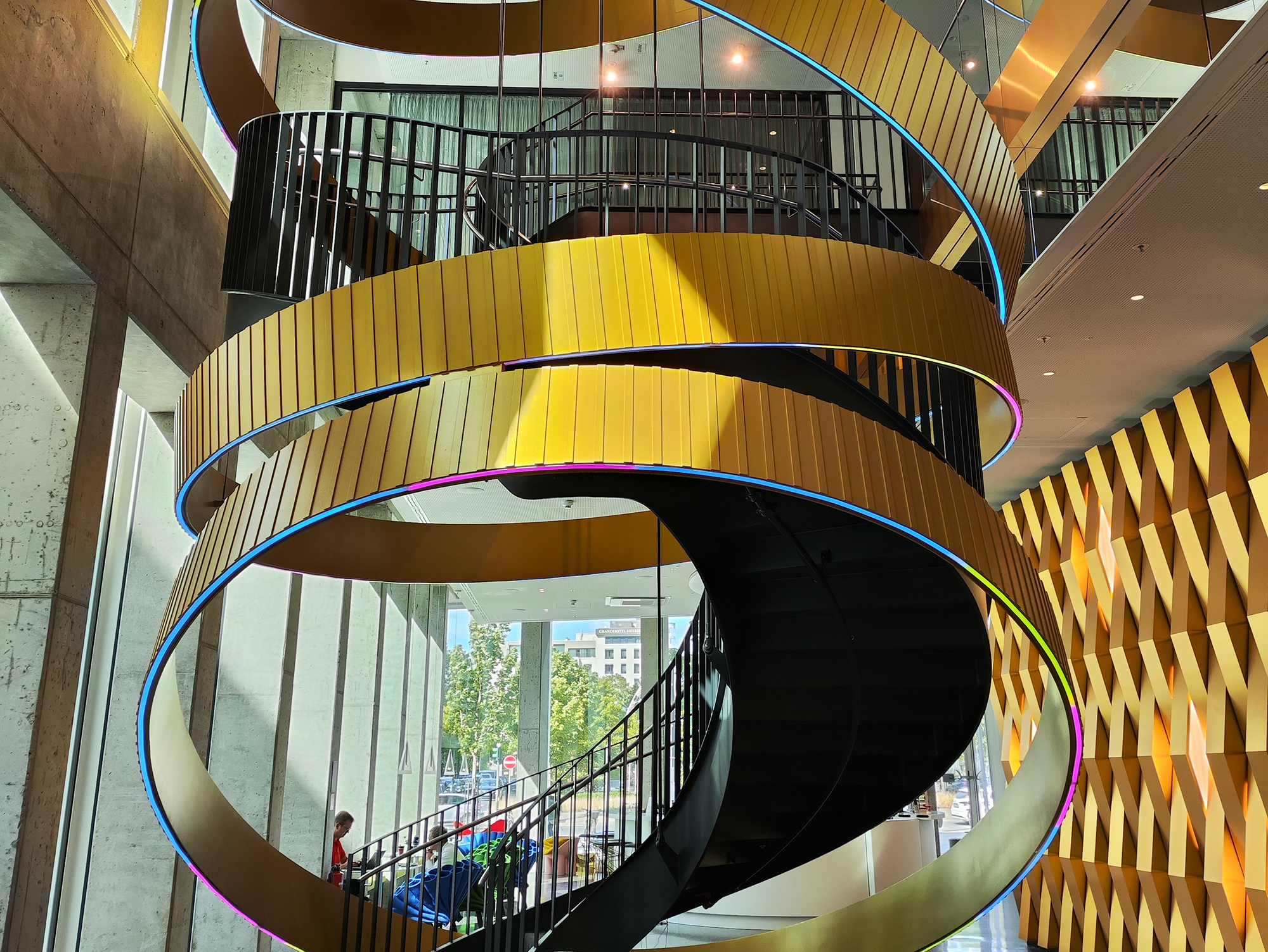 ONE - NH - Now - CA - Immo - Wendeltreppe - Münzen