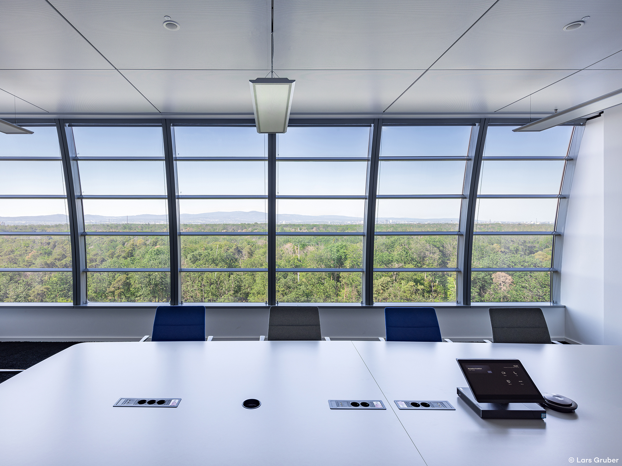 Squaire-Fraport-Flughafen-Frankfurt-Sonar-Real-Estate-Meetingraum Squaire - Fraport - Flughafen - Frankfurt - Sonar - Real - Estate - Meetingraum