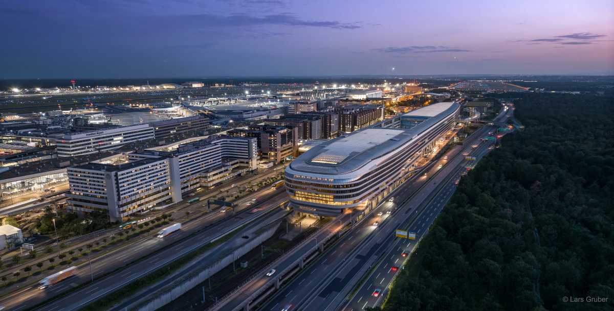 The Squaire Parking Frankfurt Flughafen www.skylineatlas.de