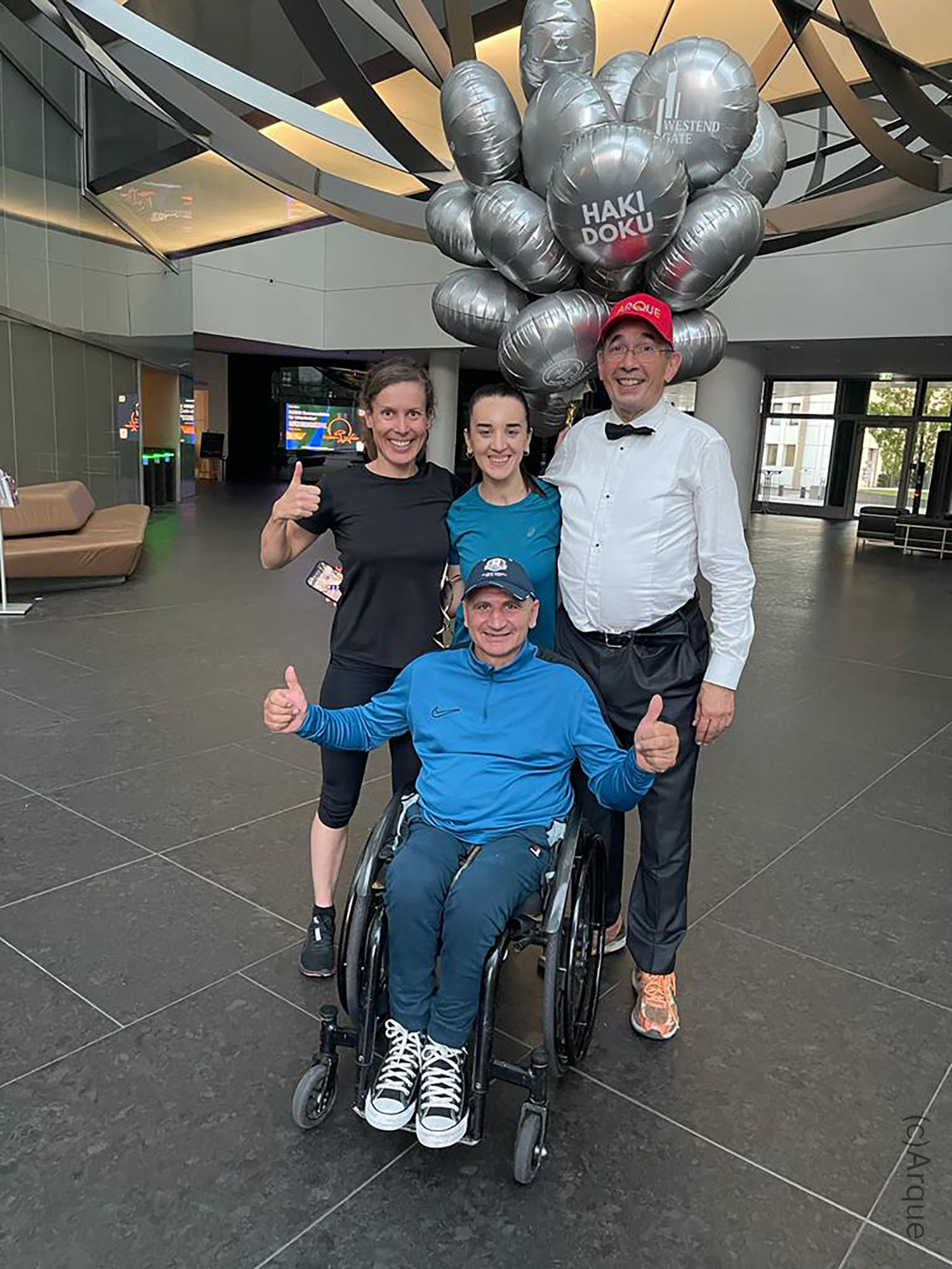 weltrekord-haki-doku-wolkenkratzer-rollstuhl Weltrekord in Frankfurt - Haki Doku im September 2023 - Wolkenkratzer Rekord