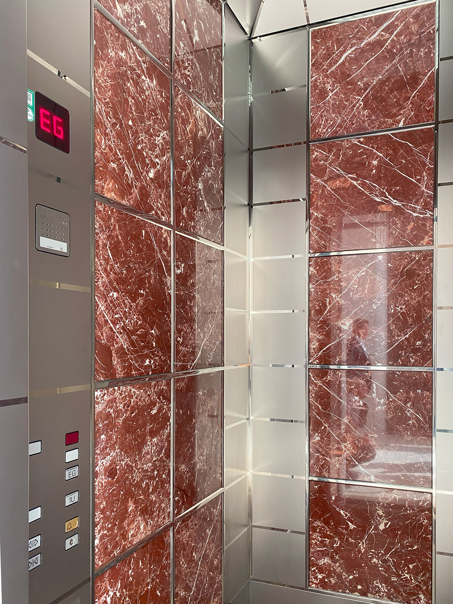 Messeturm-Schindler-Alte-Aufzüge-Modernisierung-Office-First Messeturm - Schindler - Alte - Aufzüge - Modernisierung - Office - First