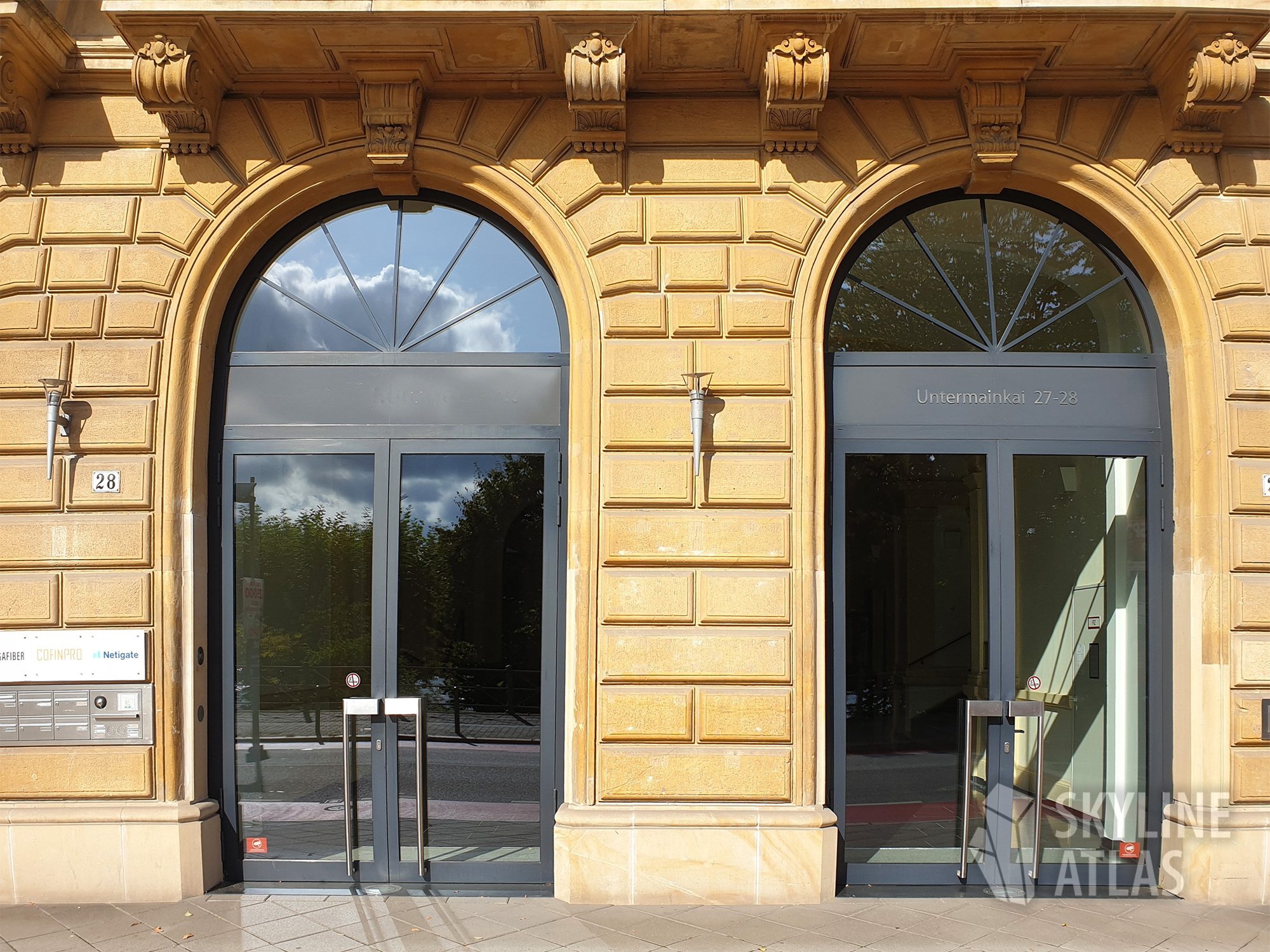 Eingang des Gebäude Untermainkai27_28-Eingang