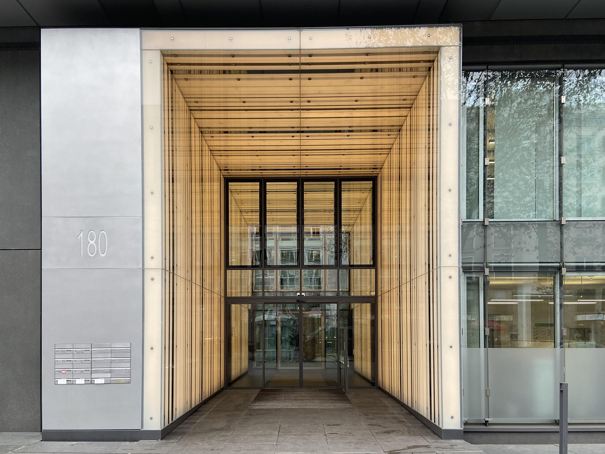 Atrium Plaza - Büro Atrium Plaza - Mainzer Landstraße 178-190 - Frankfurt - Bürogebäude - Freiflächen - DEKA