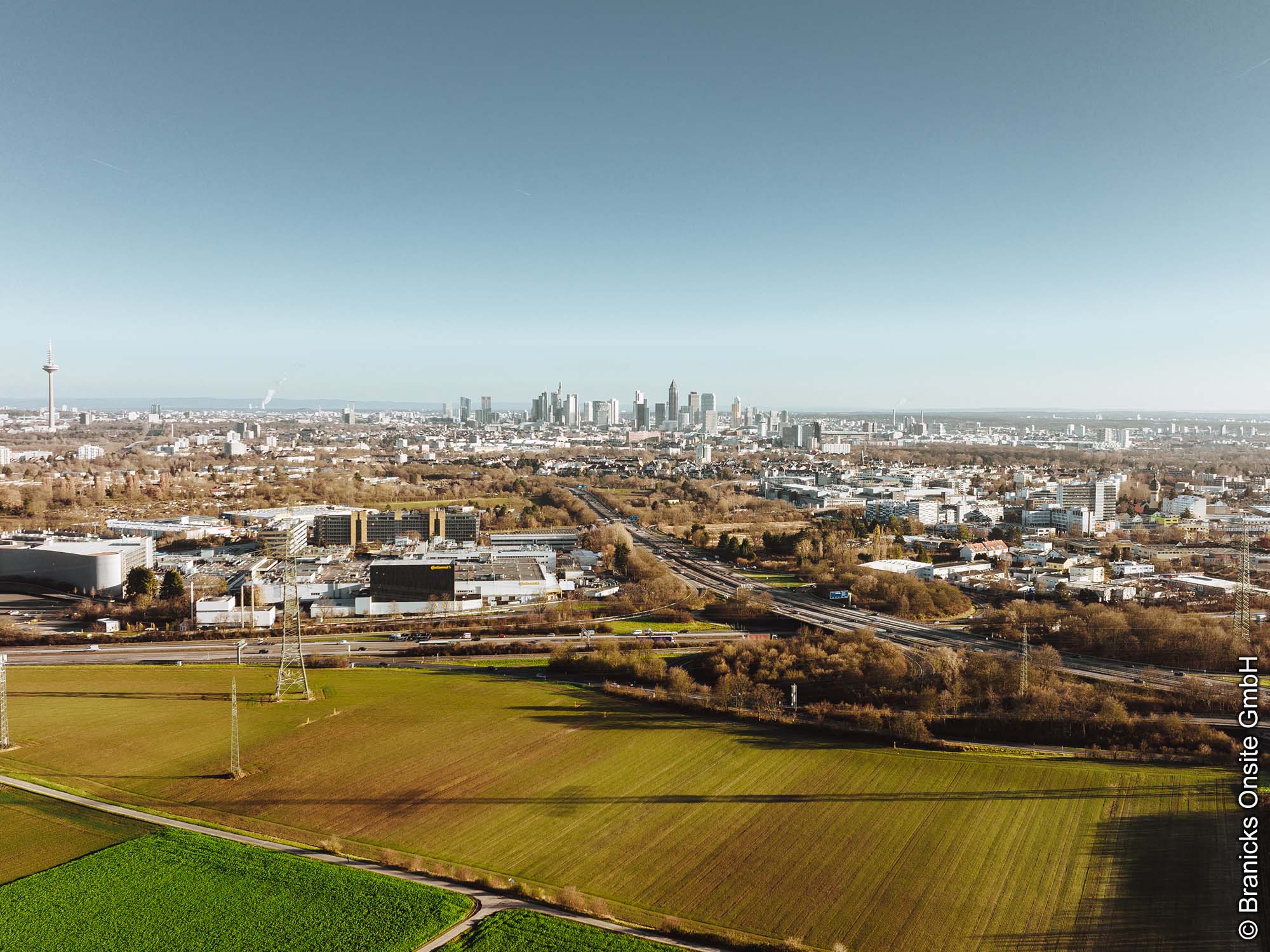 LOFTWERK Eschborn - Helfmann-Park - Bürokomplex - Industrie-Charme - Moderne Arbeitswelt - Ausblick - Skyline