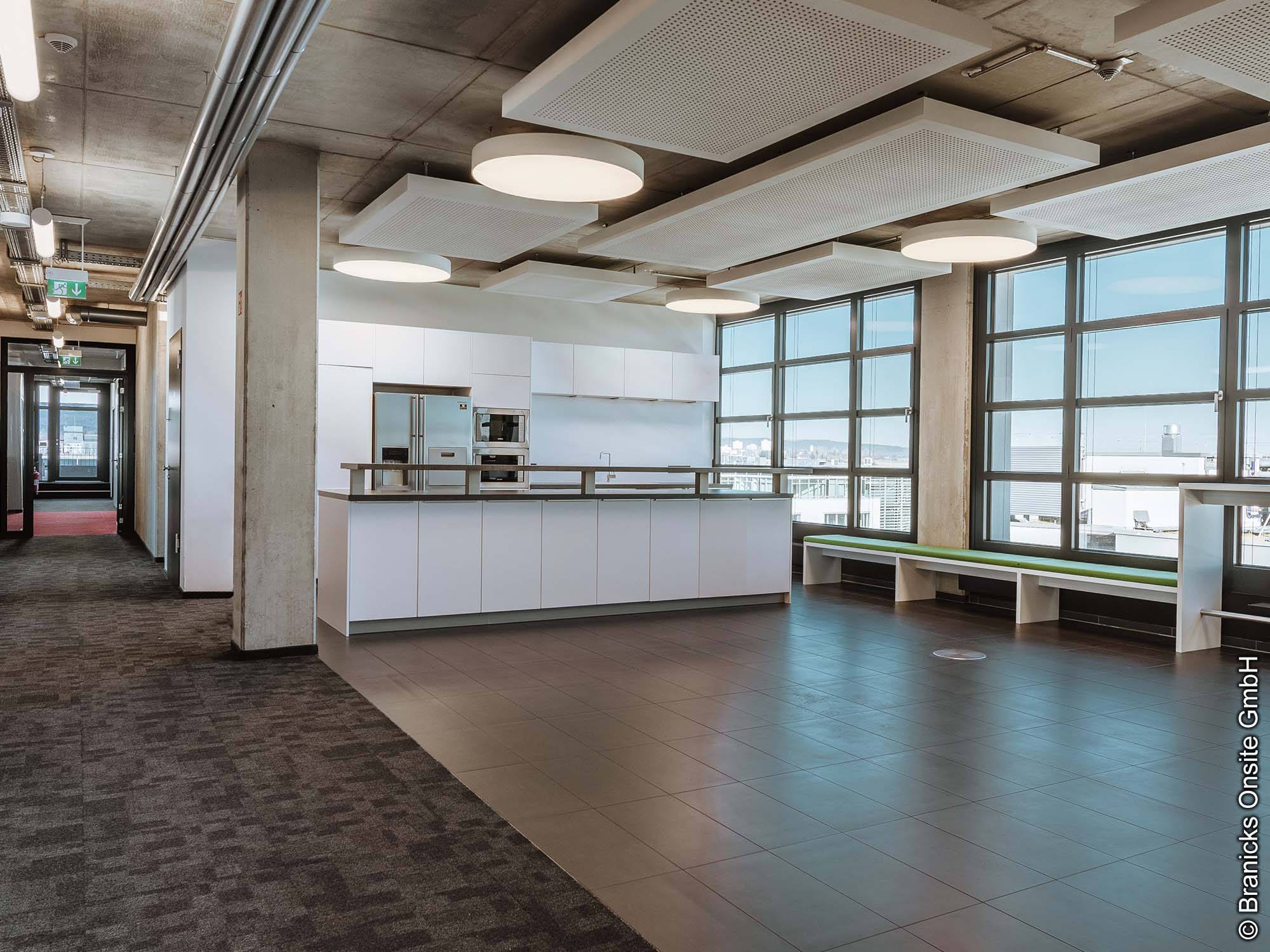 LOFTWERK Eschborn - Helfmann-Park - Bürokomplex - Industrie-Charme - Moderne Arbeitswelt - Große Fenster