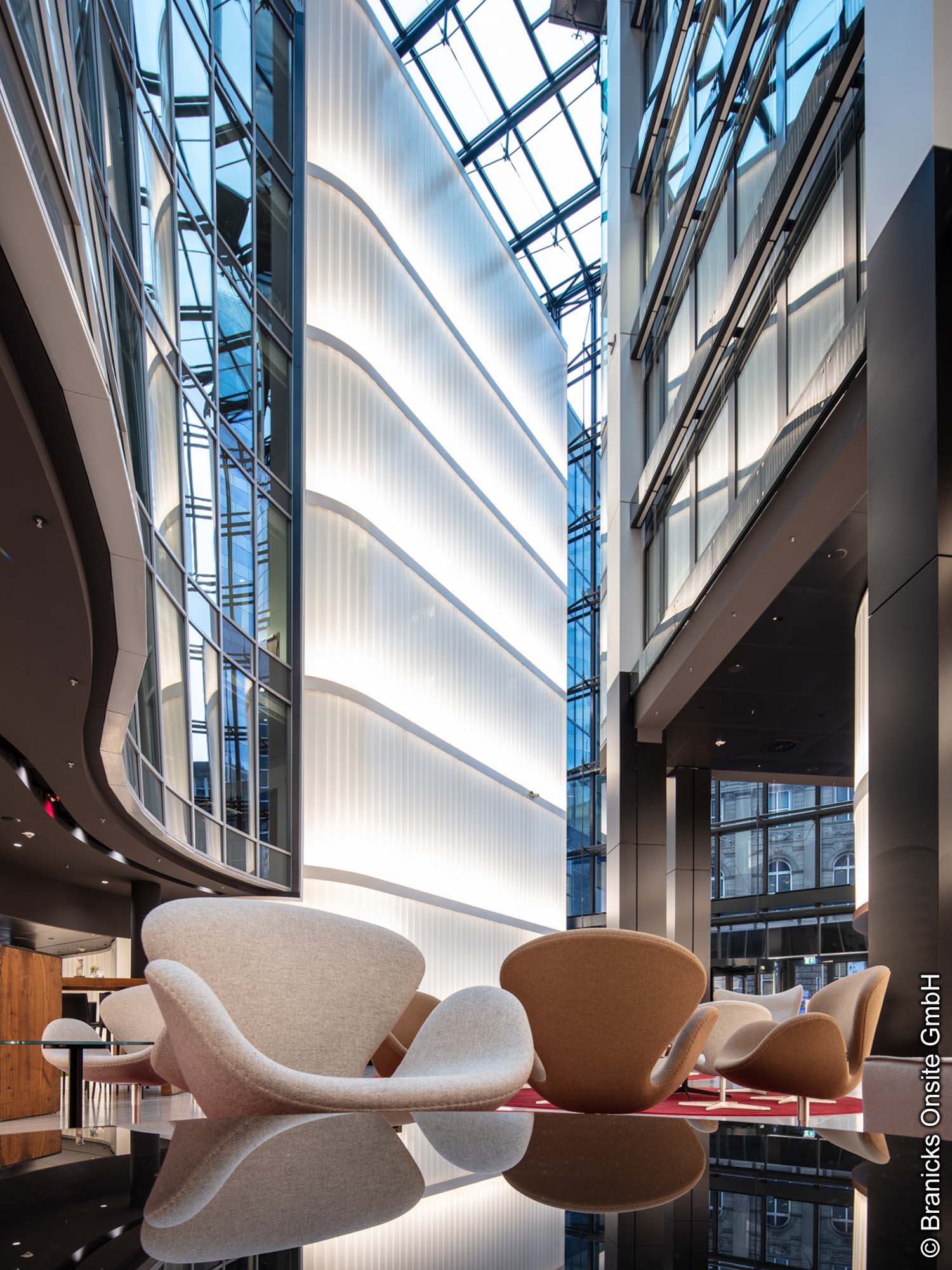 Eurotheum Frankfurt - Lobby Eurotheum - Branicks - Lobby - Skyview - Tageslicht - Fenster - Verglasung - Frankfurt am Main