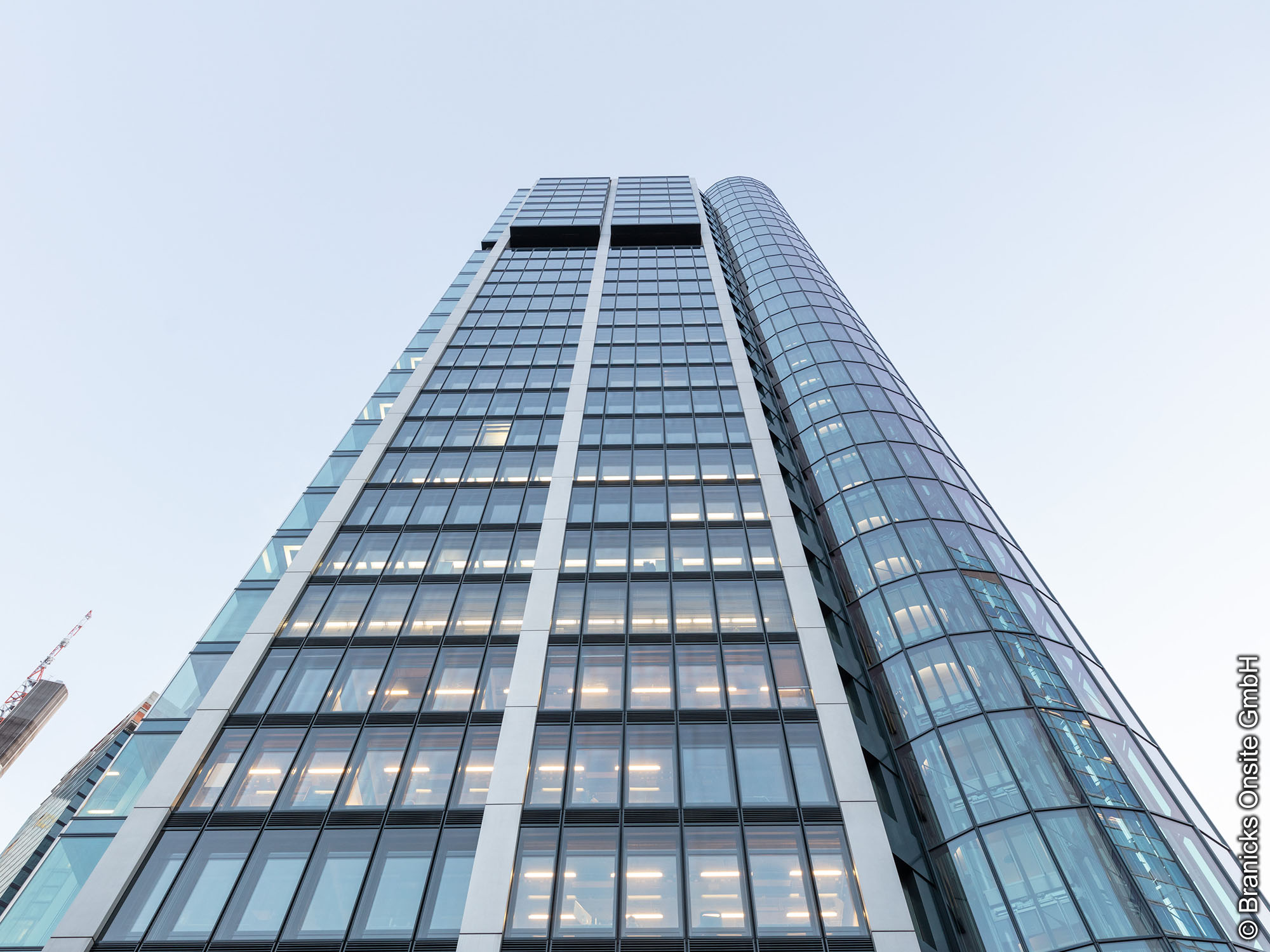 Eurotheum Frankfurt - Fassadenblick Eurotheum - Branicks - Fassade - Skyview - Tageslicht - Fenster - Verglasung - Frankfurt am Main