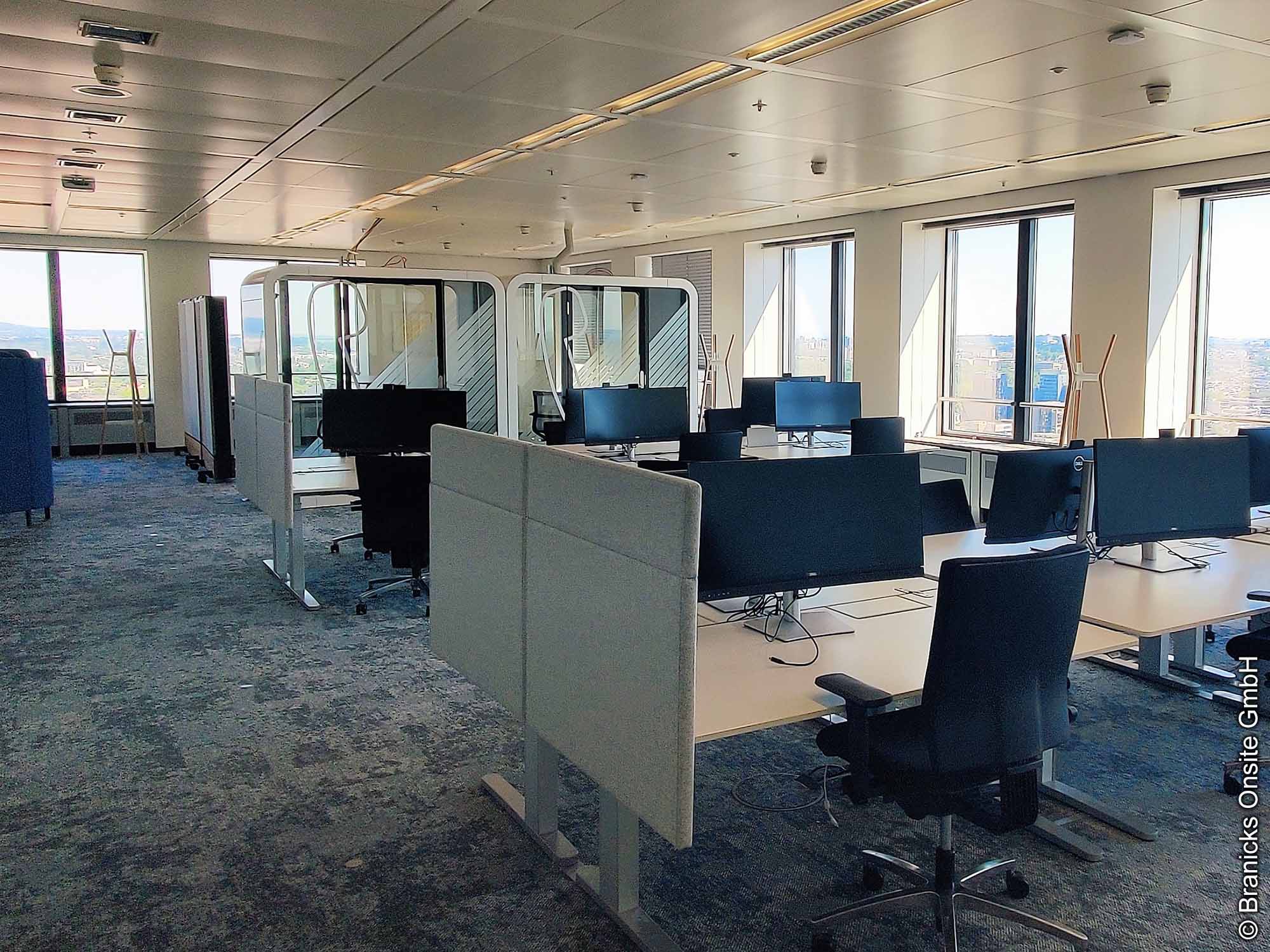 IBC Frankfurt - Telefon Boxen - Büroausstattung - Großraumbüro