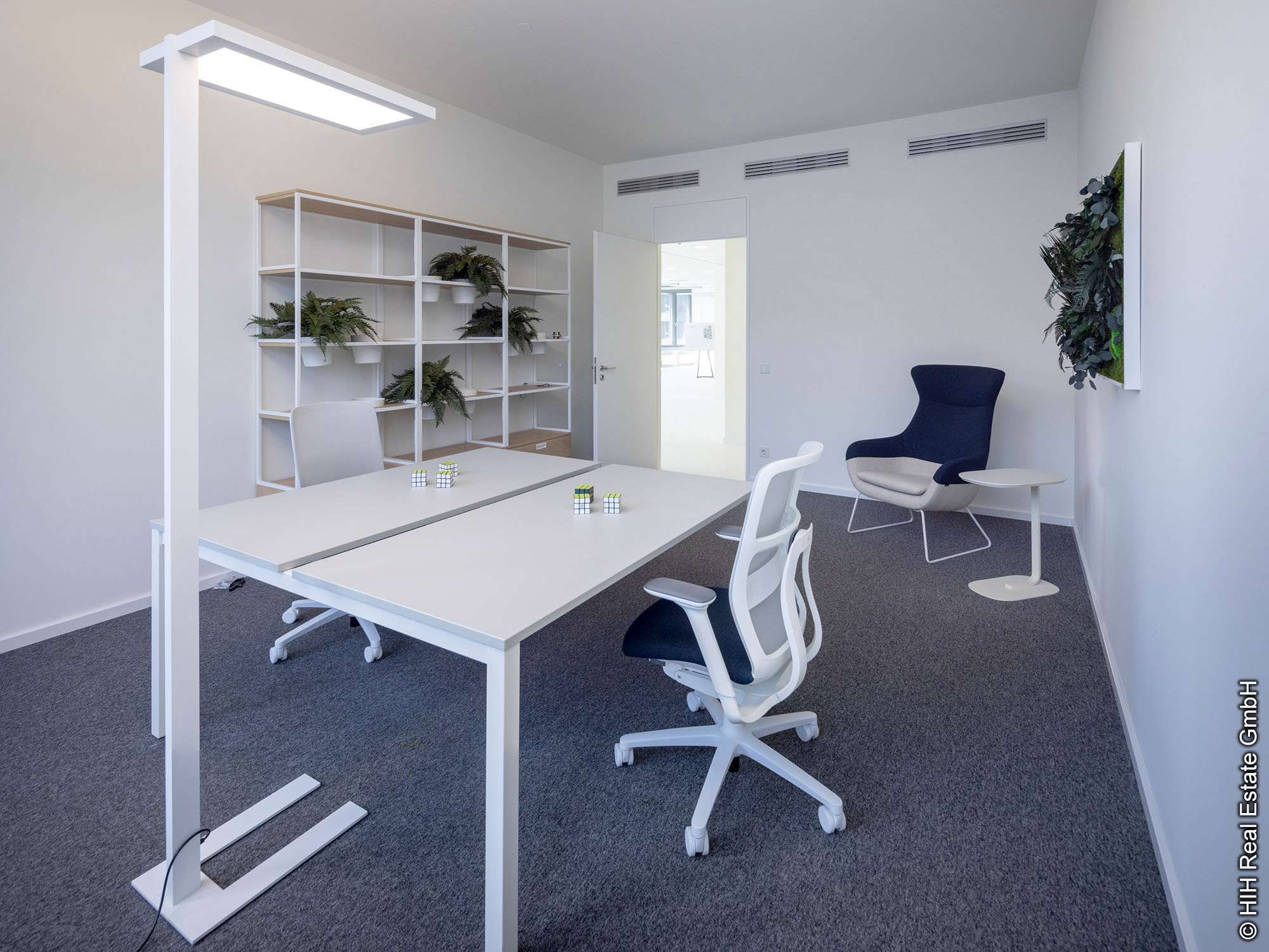 mywest Frankfurt - Muster Büroausstattung mywest Frankfurt - Franklinstraße 50 - HIH Real Estate GmbH - Büroausstattung - Moderne Möbel und Einrichtung - Pflanzenwände