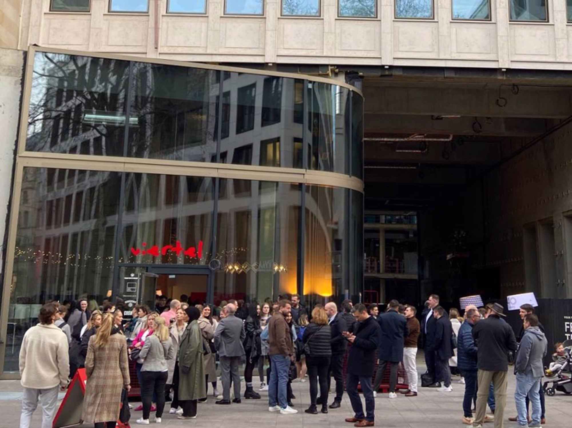 Im FOUR geht schon was ab! SKYLINE ATLAS