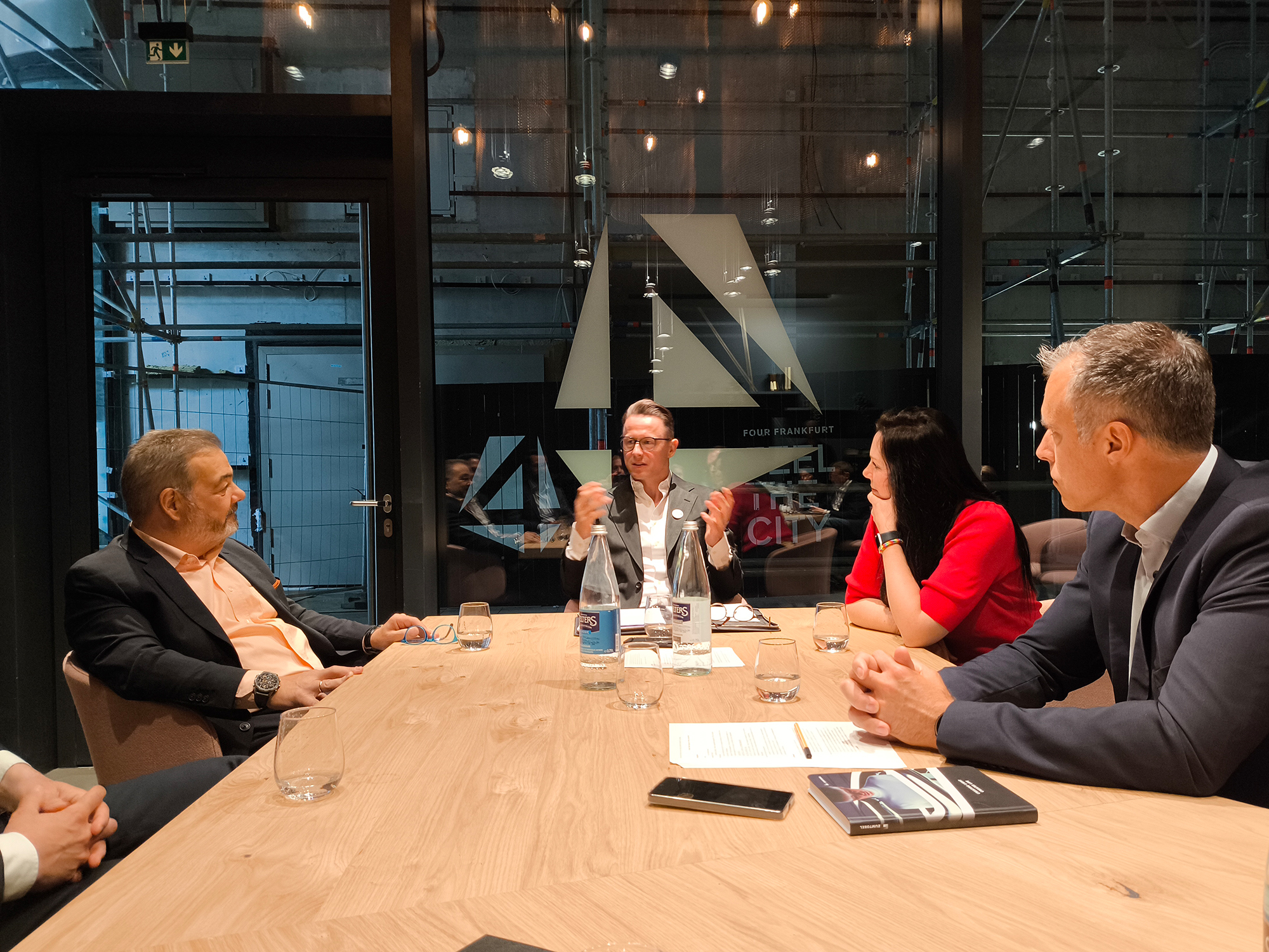 Round - Table - Diskussionsrunde - FOUR - Frankfurt